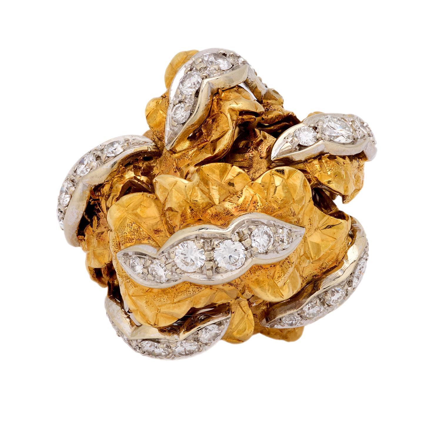 Moderne Bague cocktail vintage en or jaune et blanc 18 carats avec diamants en vente
