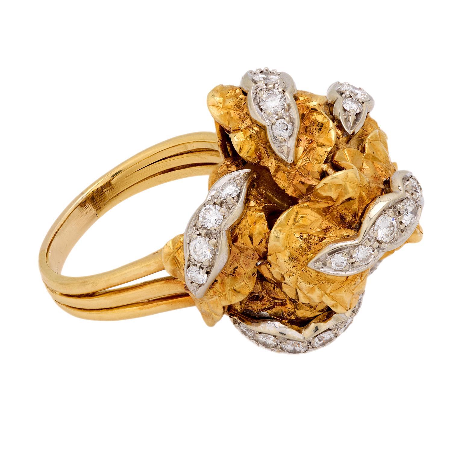 Bague cocktail vintage en or jaune et blanc 18 carats avec diamants Bon état - En vente à Beverly Hills, CA