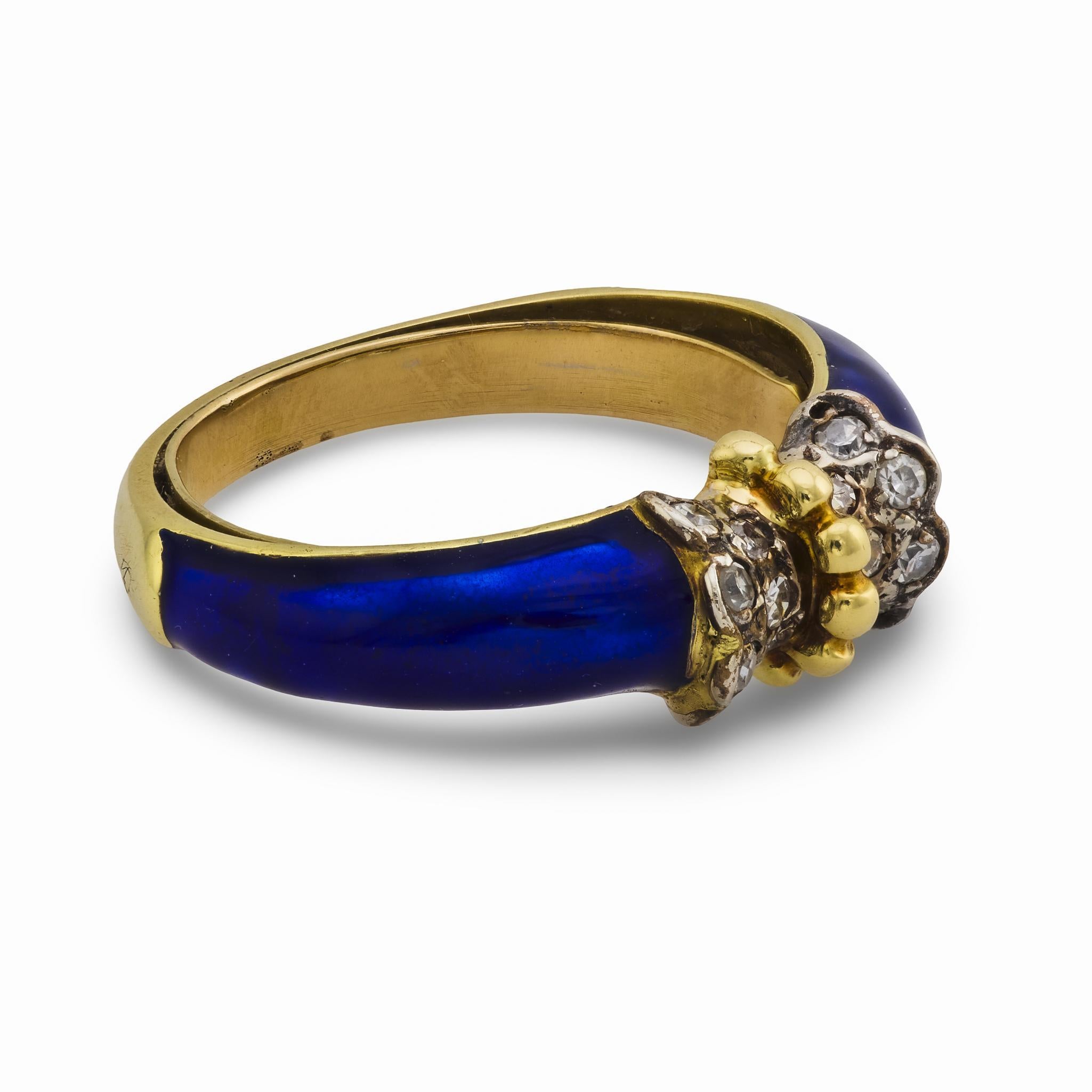Bague vintage en or jaune 18k avec diamant et émail bleu Bon état - En vente à Beverly Hills, CA