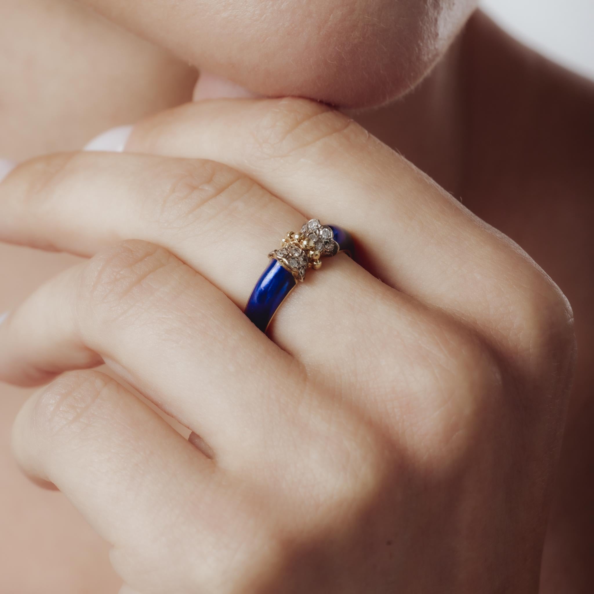 Bague vintage en or jaune 18k avec diamant et émail bleu Pour femmes en vente