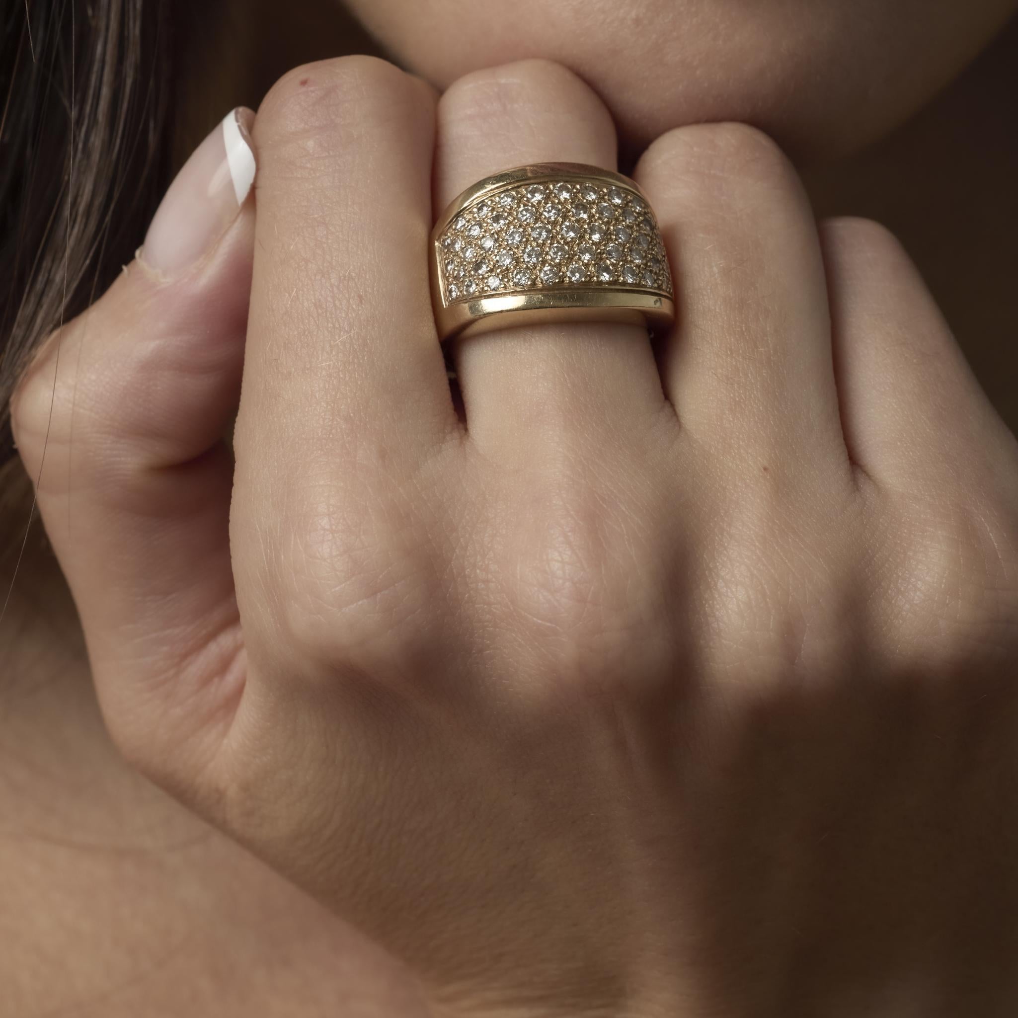 Taille brillant Bracelet vintage en or jaune 18k serti de diamants en vente
