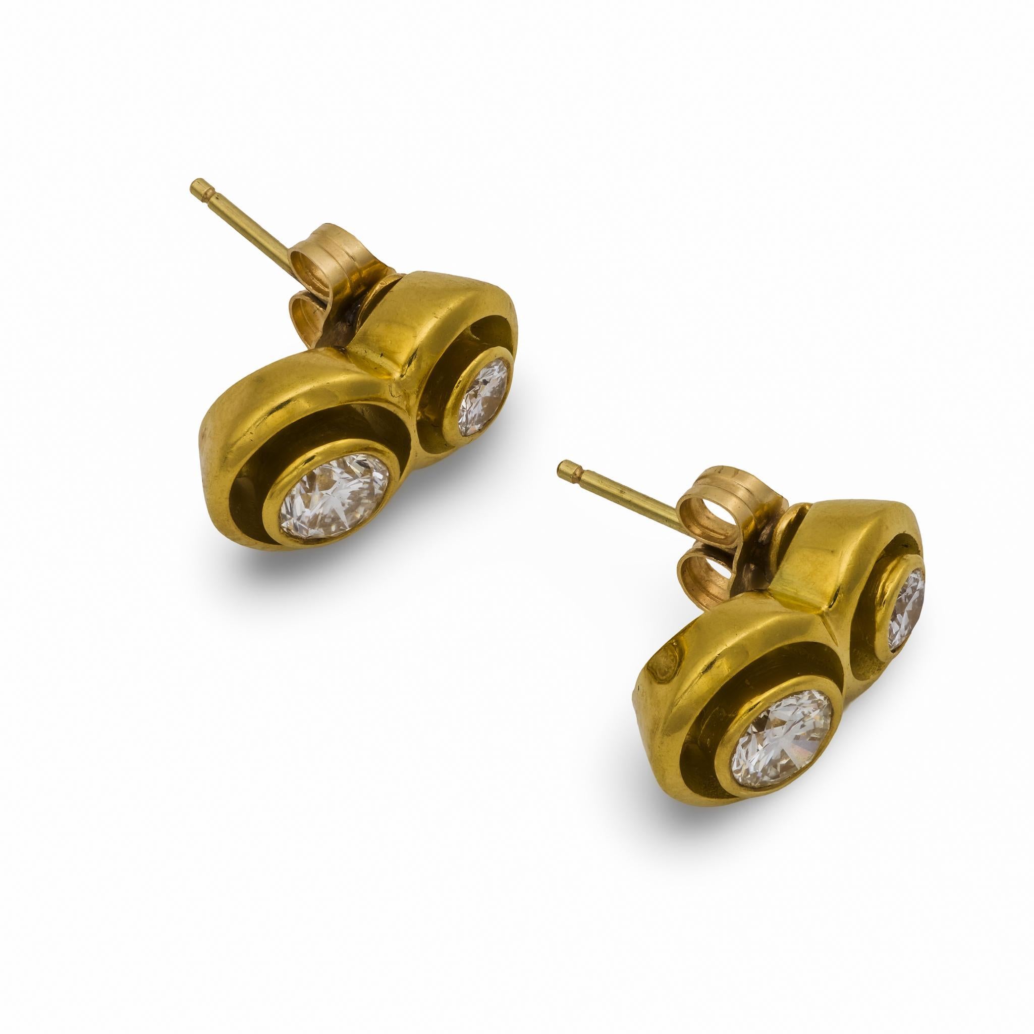 Moderno Orecchini a castone con diamante d'epoca in oro giallo 18 carati in vendita