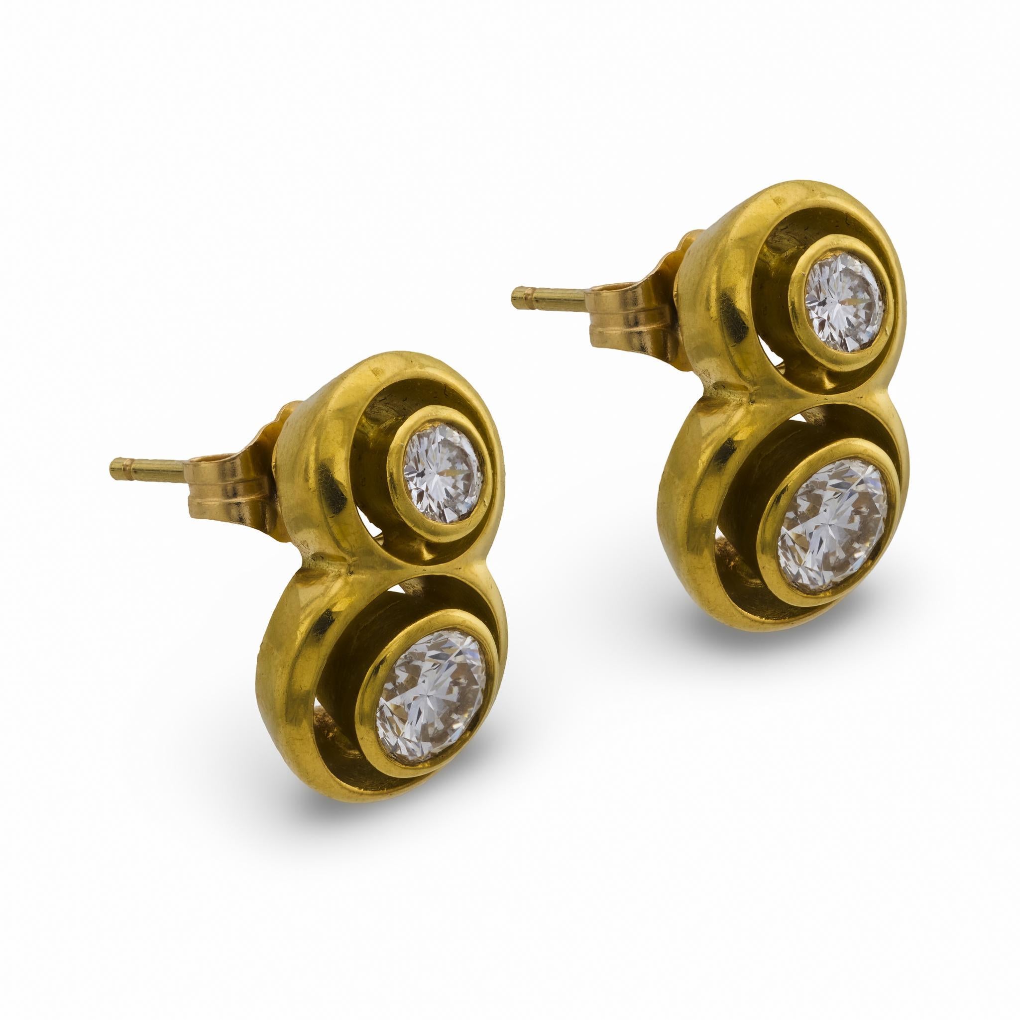 Donna Orecchini a castone con diamante d'epoca in oro giallo 18 carati in vendita