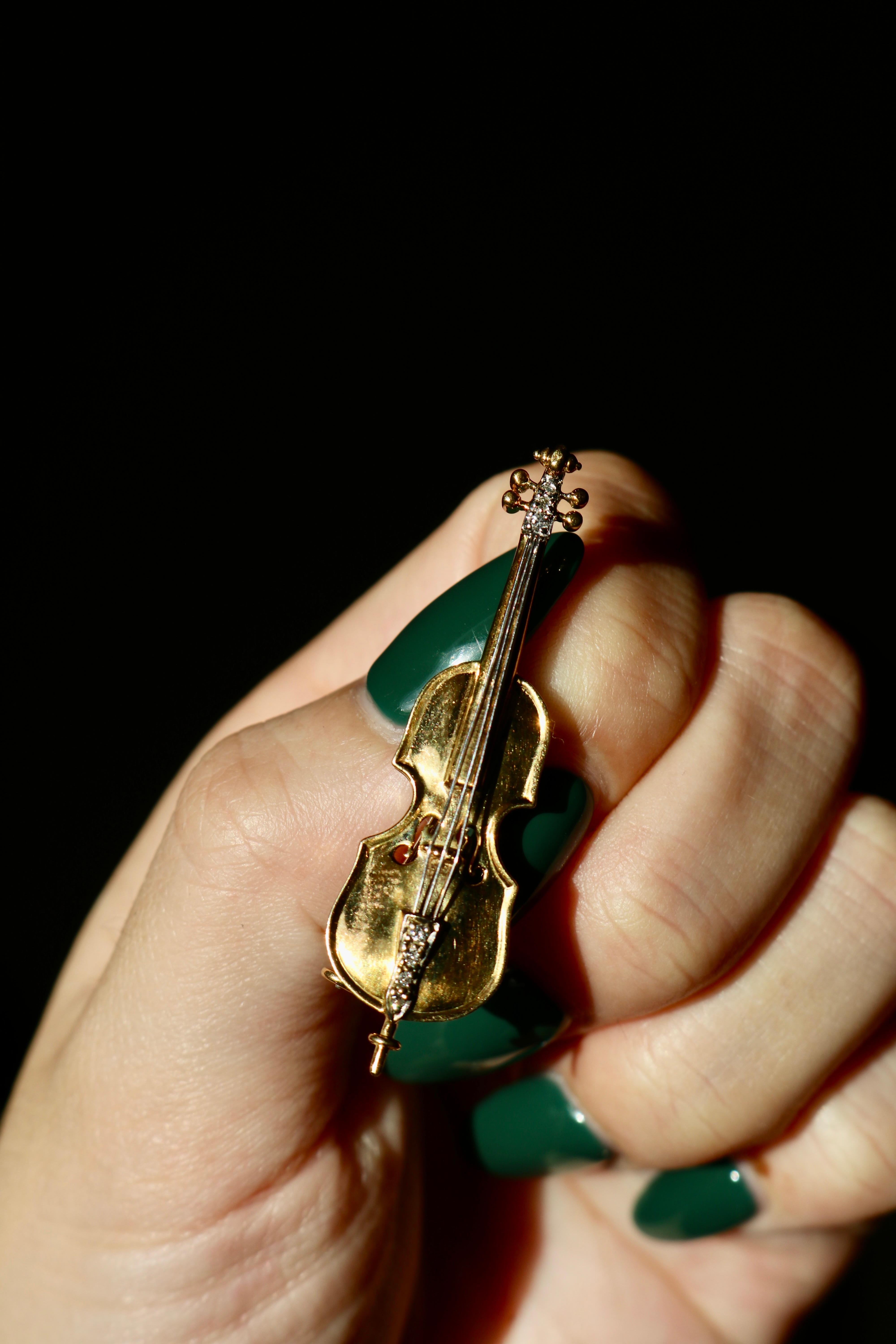 Vintage Diamond 18k Yellow Gold Cello Brooch For Sale 1