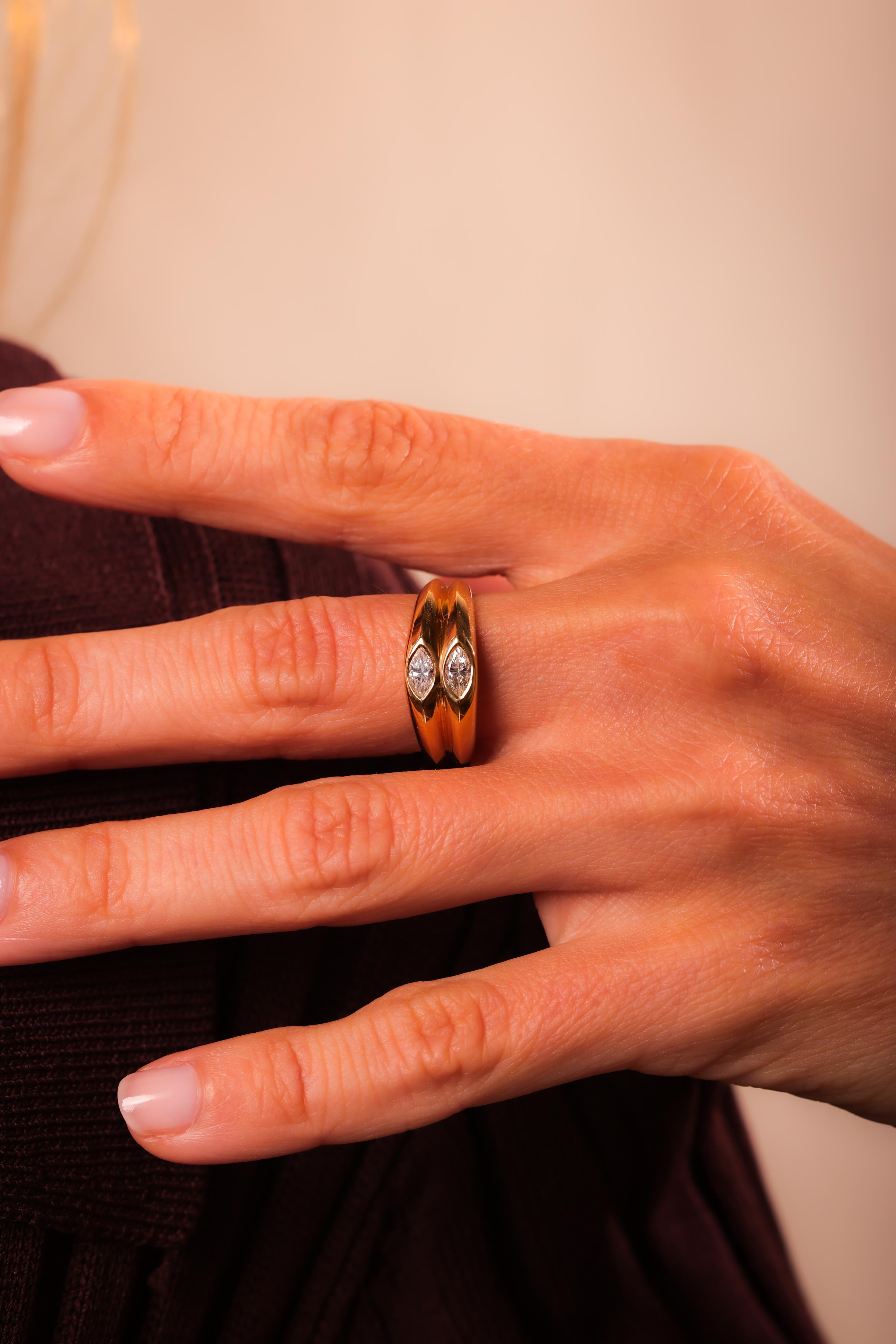 Vintage Diamond 18K Yellow Gold Dual Layer Ring In Excellent Condition In Beverly Hills, CA