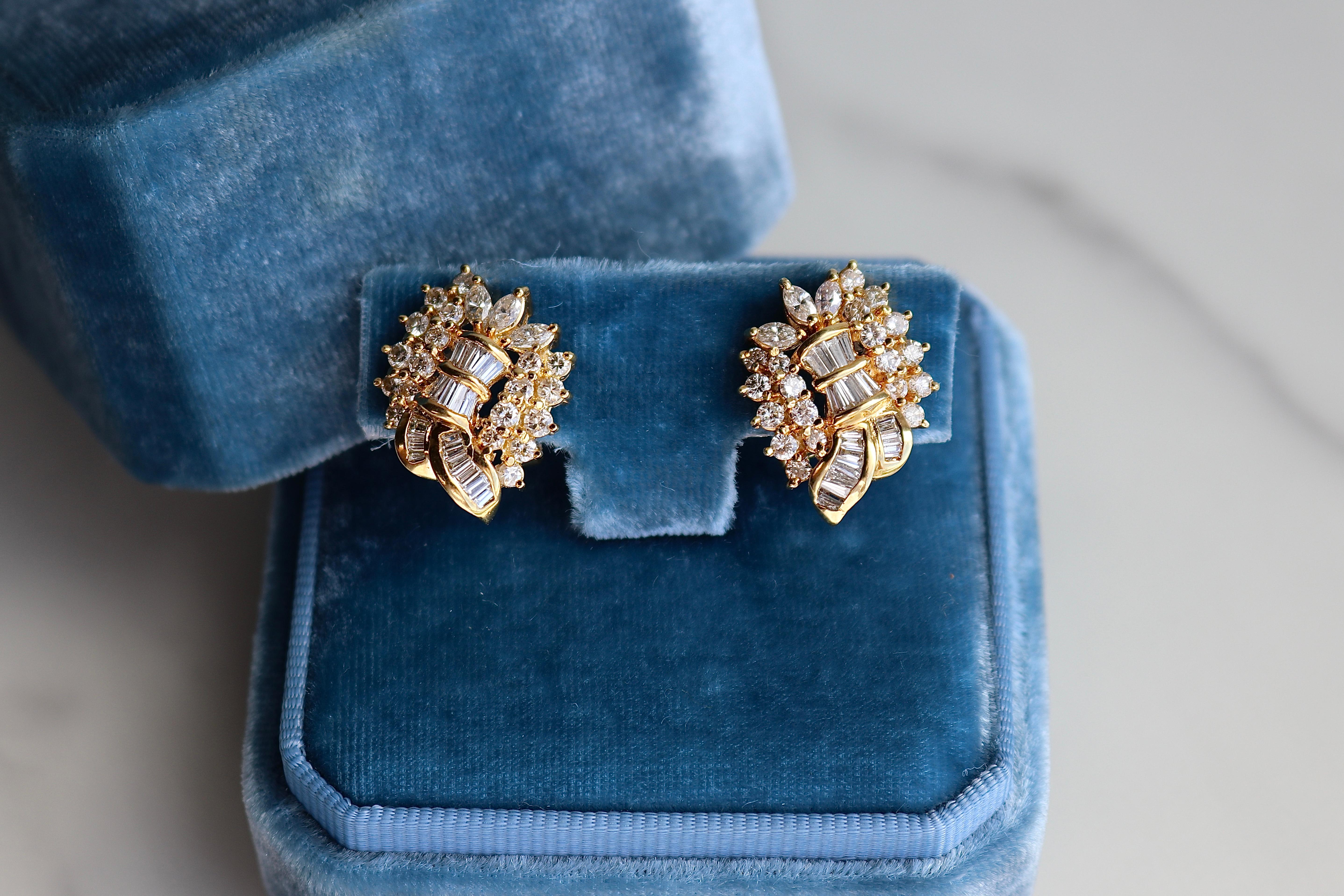 Women's or Men's Vintage Diamond 18k Yellow Gold Earrings For Sale