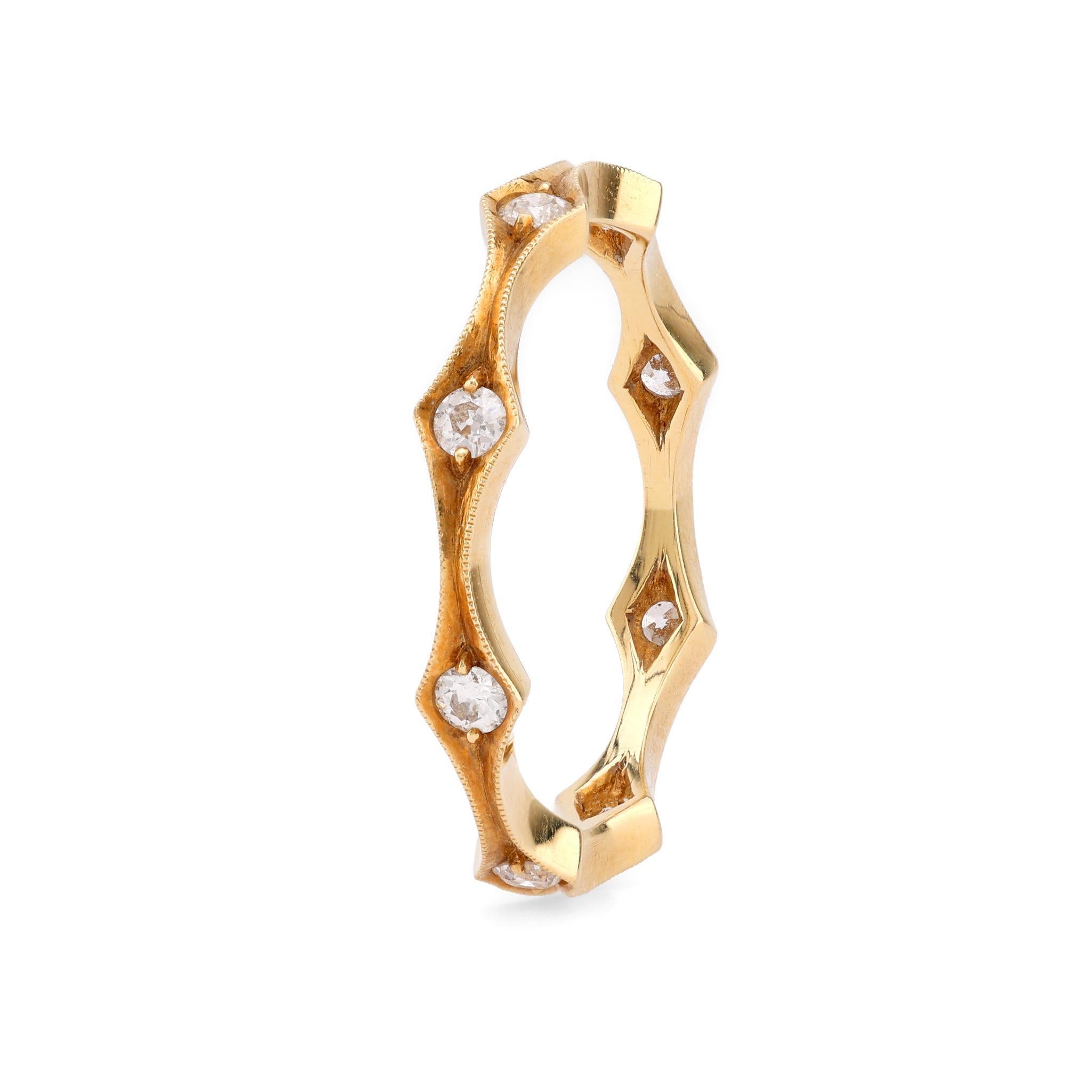 Moderne Bague d'éternité vintage en or jaune 18 carats avec diamants en vente