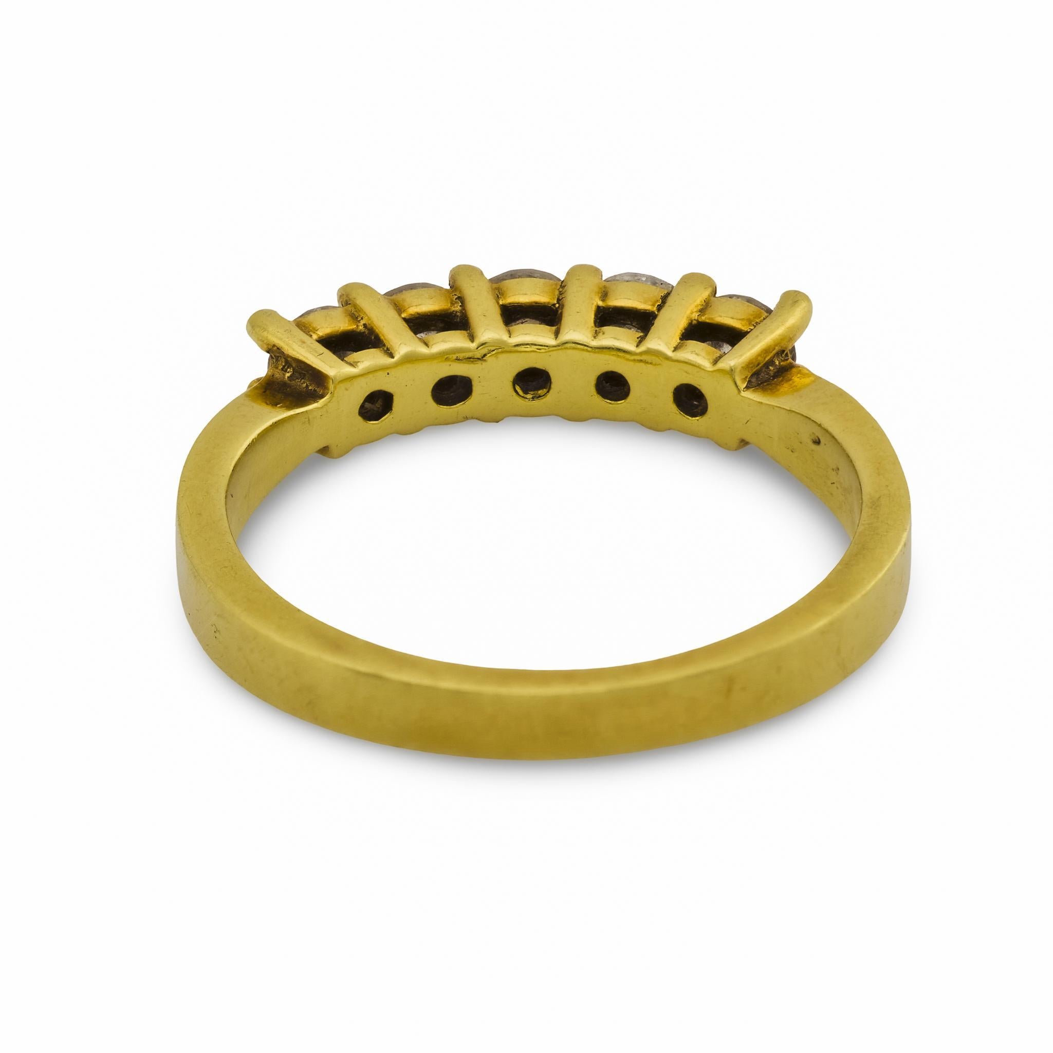 Contemporain Bague vintage en or jaune 18k avec cinq pierres et diamants en vente