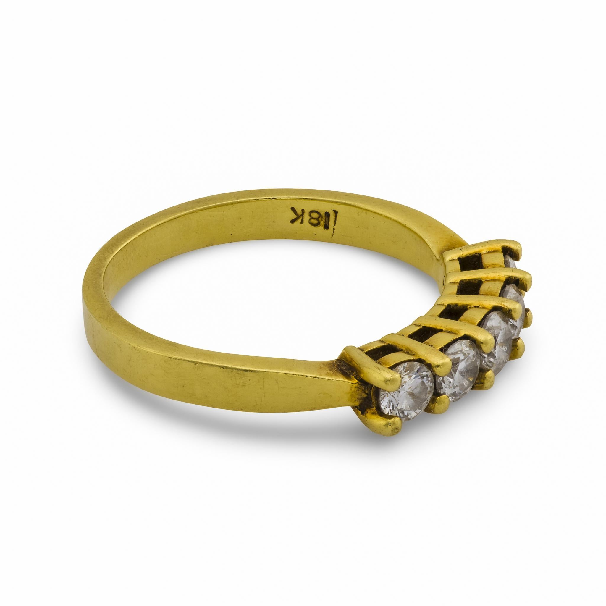 Bague vintage en or jaune 18k avec cinq pierres et diamants Bon état - En vente à Beverly Hills, CA
