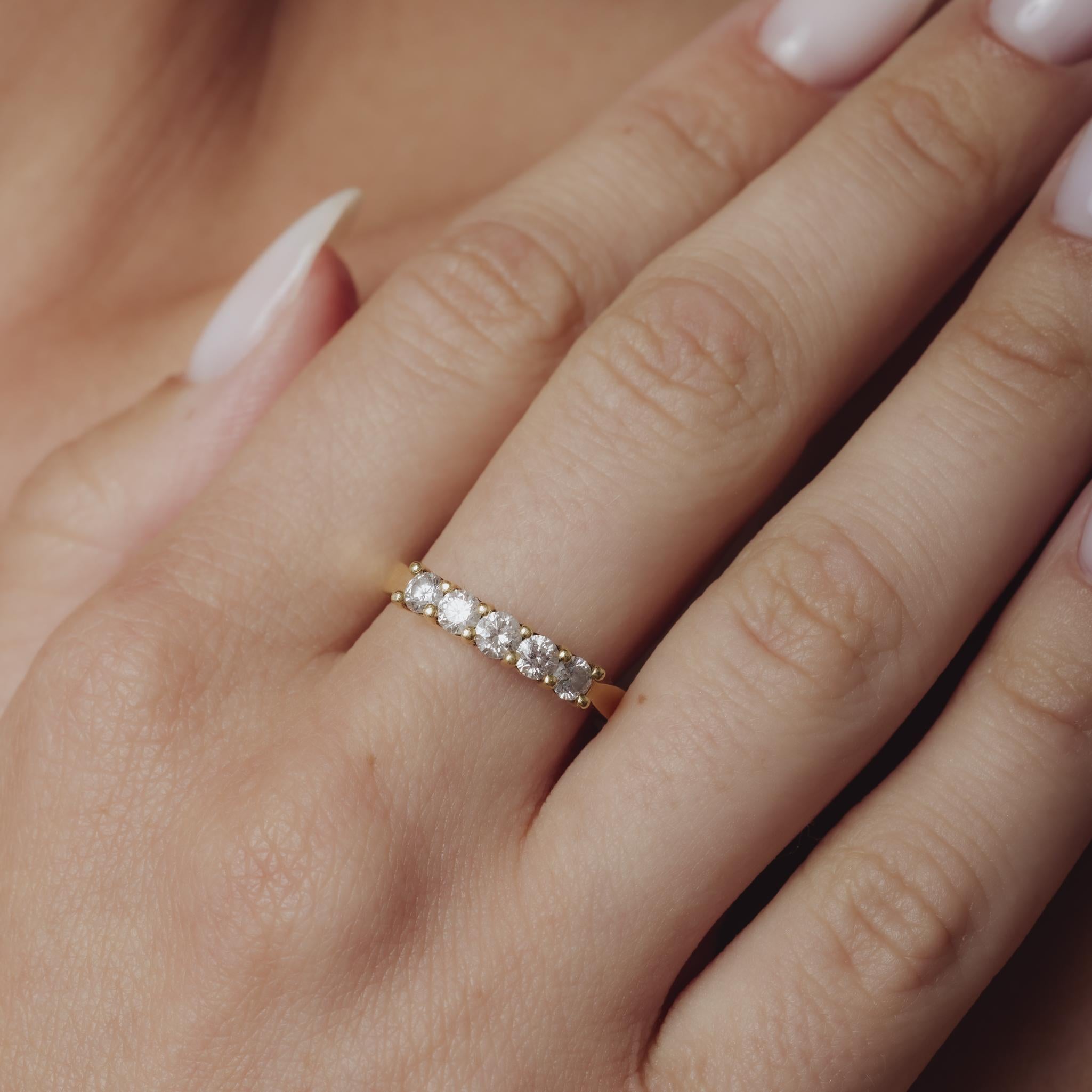Bague vintage en or jaune 18k avec cinq pierres et diamants Pour femmes en vente