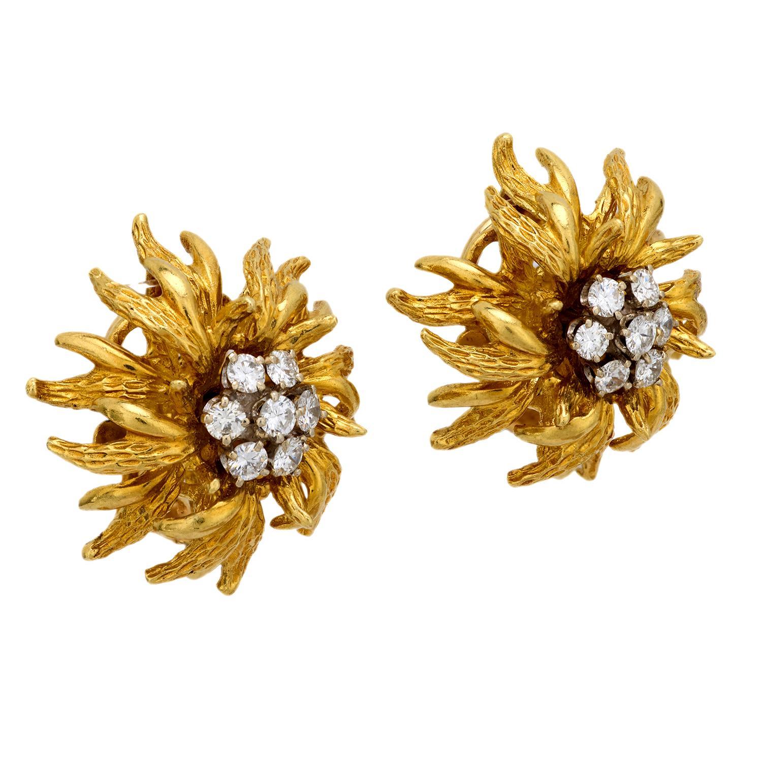 Moderno Orecchini a clip a forma di fiore in oro giallo 18 carati con diamante d'epoca in vendita