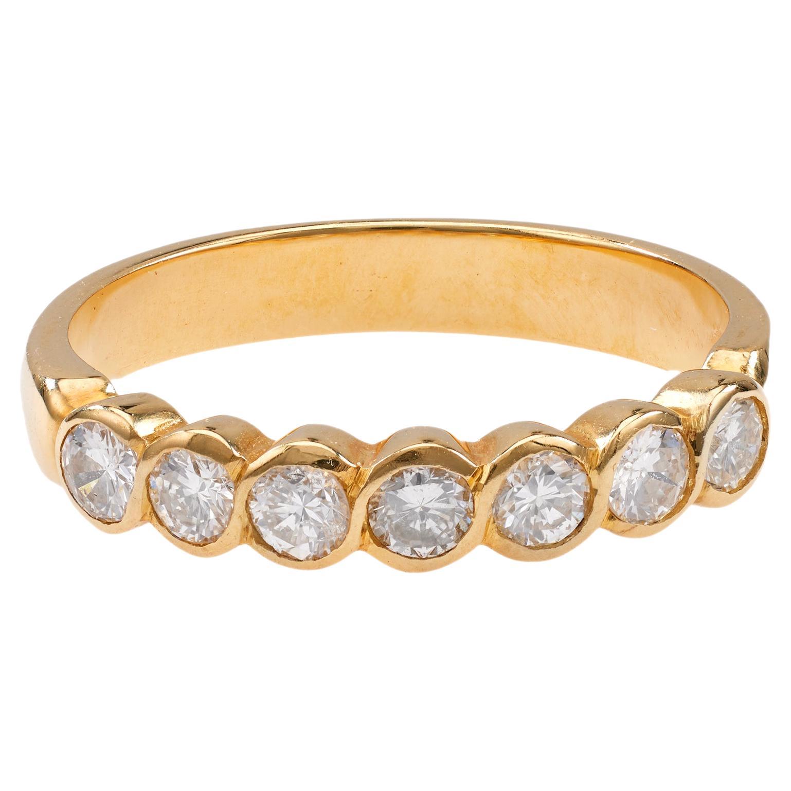 Bague d'éternité vintage en or jaune 18 carats avec diamants en vente