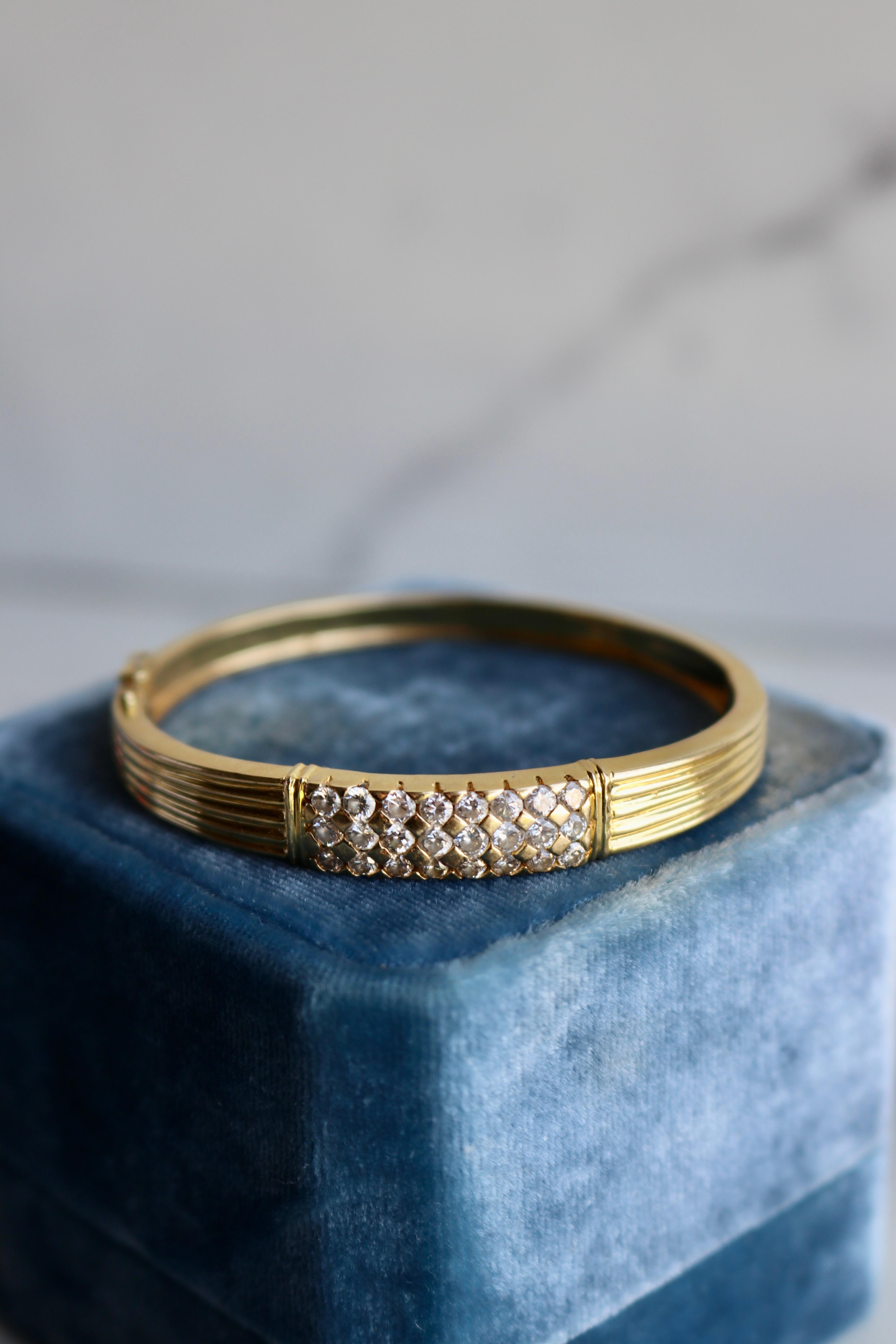 Women's or Men's Vintage Diamond 18k Yellow Gold Hinged Bangle Bracelet For Sale