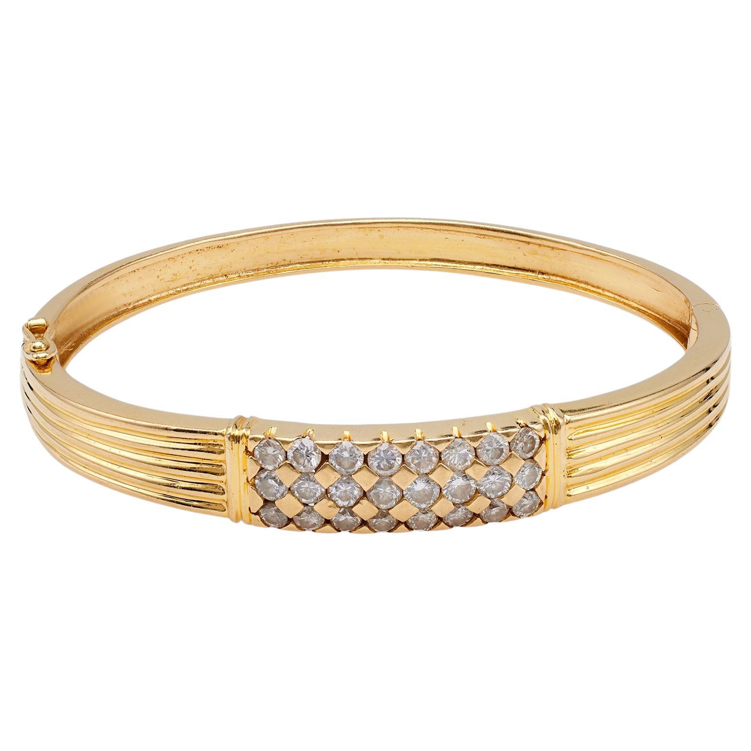 Vintage Diamond 18k Yellow Gold Hinged Bangle Bracelet For Sale