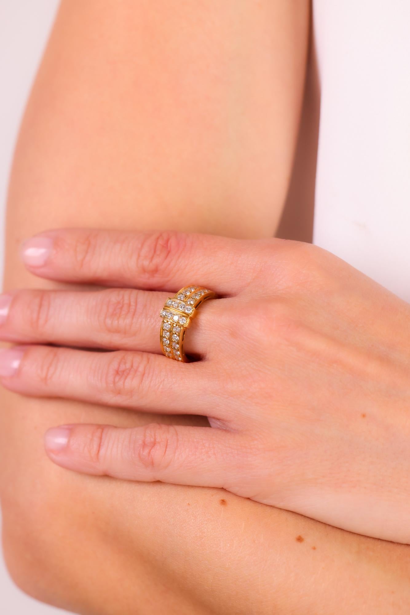 Modern Vintage diamond 18k yellow gold ring For Sale