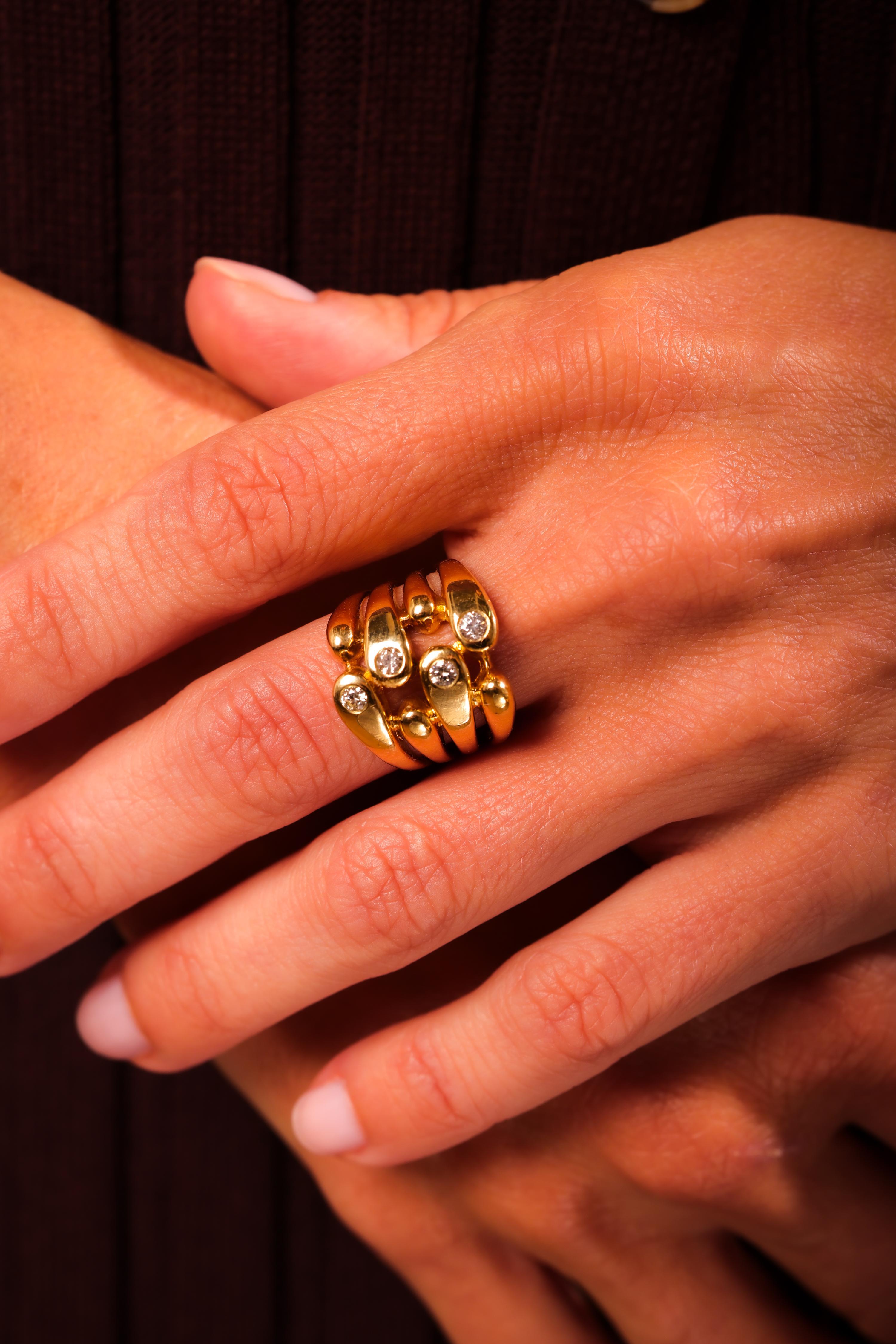 Vintage Diamond 18K Yellow Gold Ring In Excellent Condition In Beverly Hills, CA