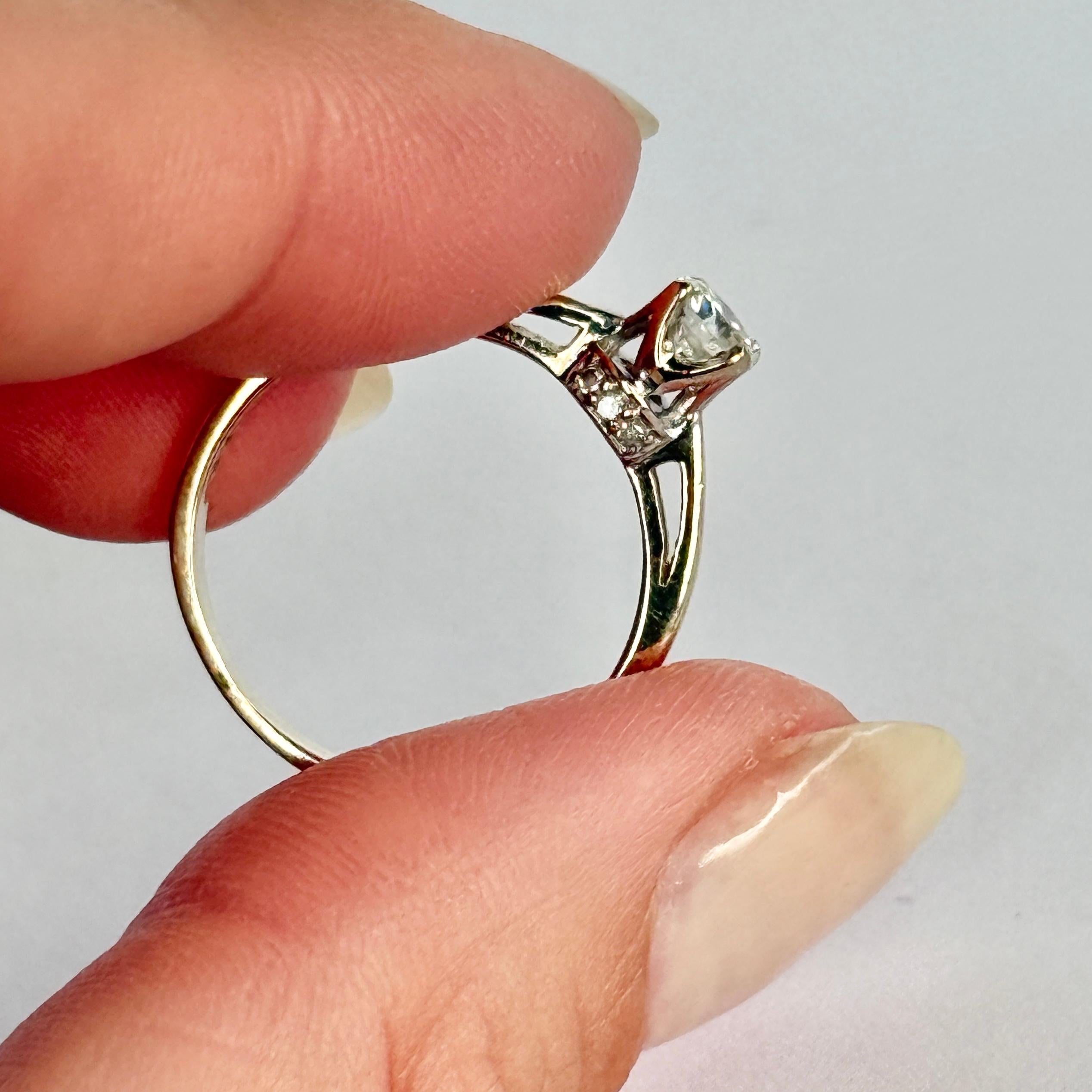 Anello solitario con diamante d'epoca in oro e platino da 9 carati In condizioni buone in vendita a Chipping Campden, GB