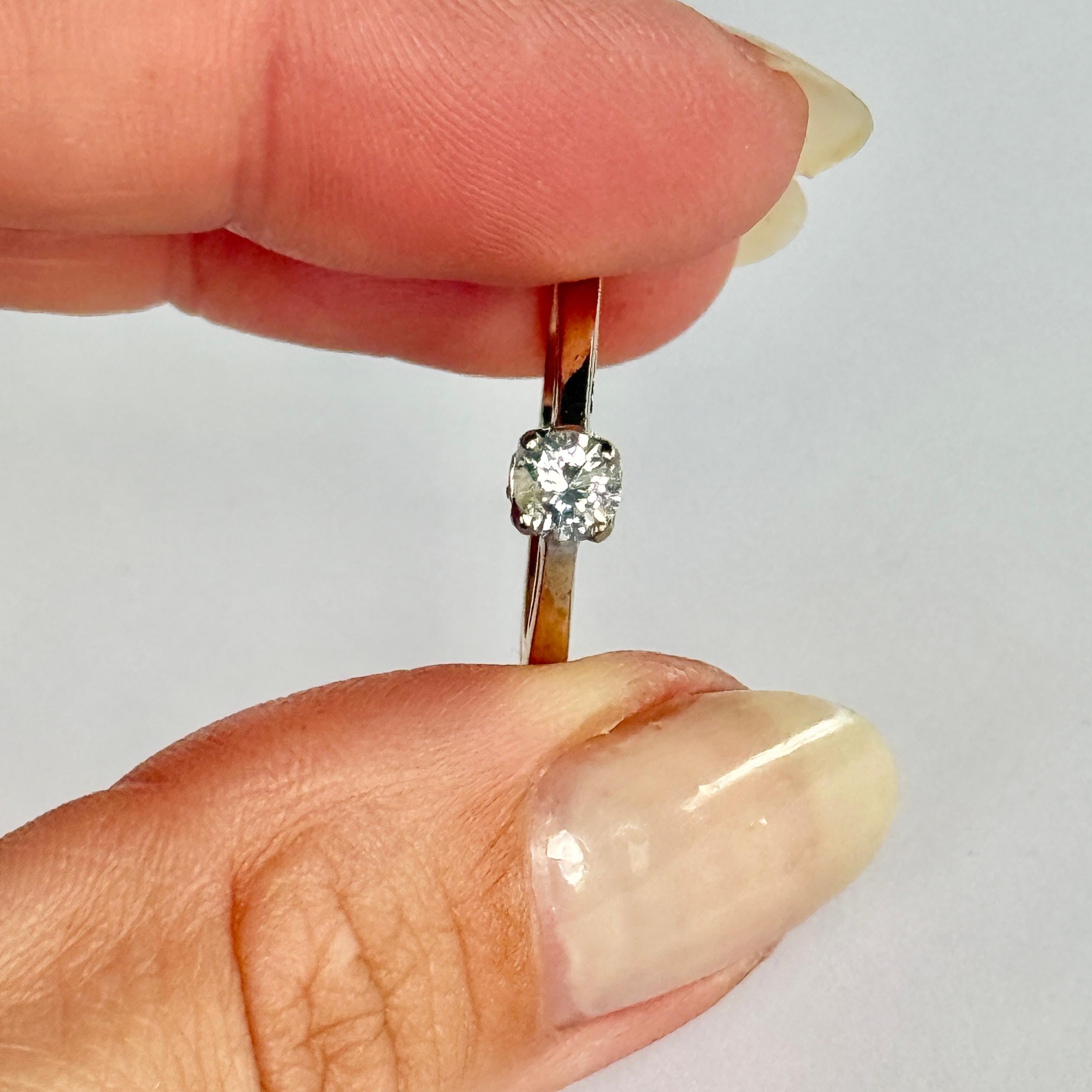 Donna Anello solitario con diamante d'epoca in oro e platino da 9 carati in vendita
