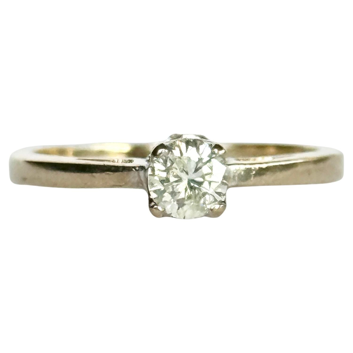 Anello solitario con diamante d'epoca in oro e platino da 9 carati in vendita