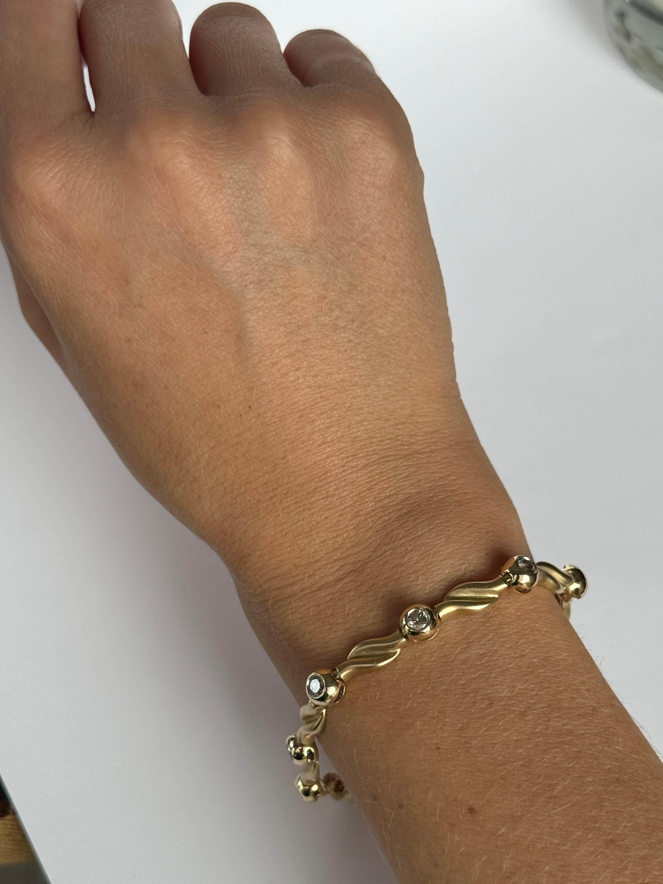Taglio rotondo Bracciale vintage in oro 14 carati e diamanti in vendita
