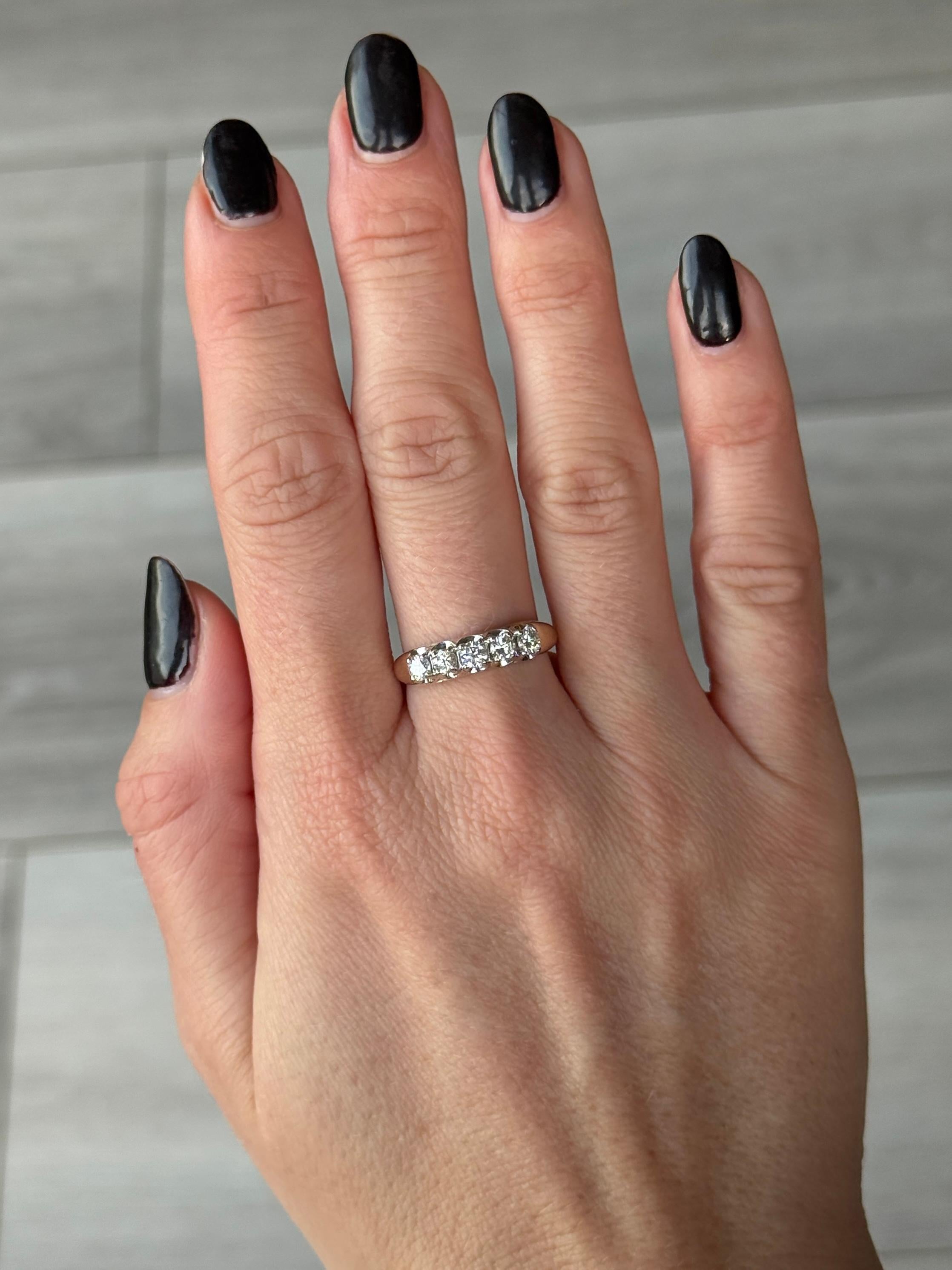 Vintage Diamond und 14 Karat Gold Fünf-Stein-Band Ring im Zustand „Gut“ im Angebot in Chipping Campden, GB