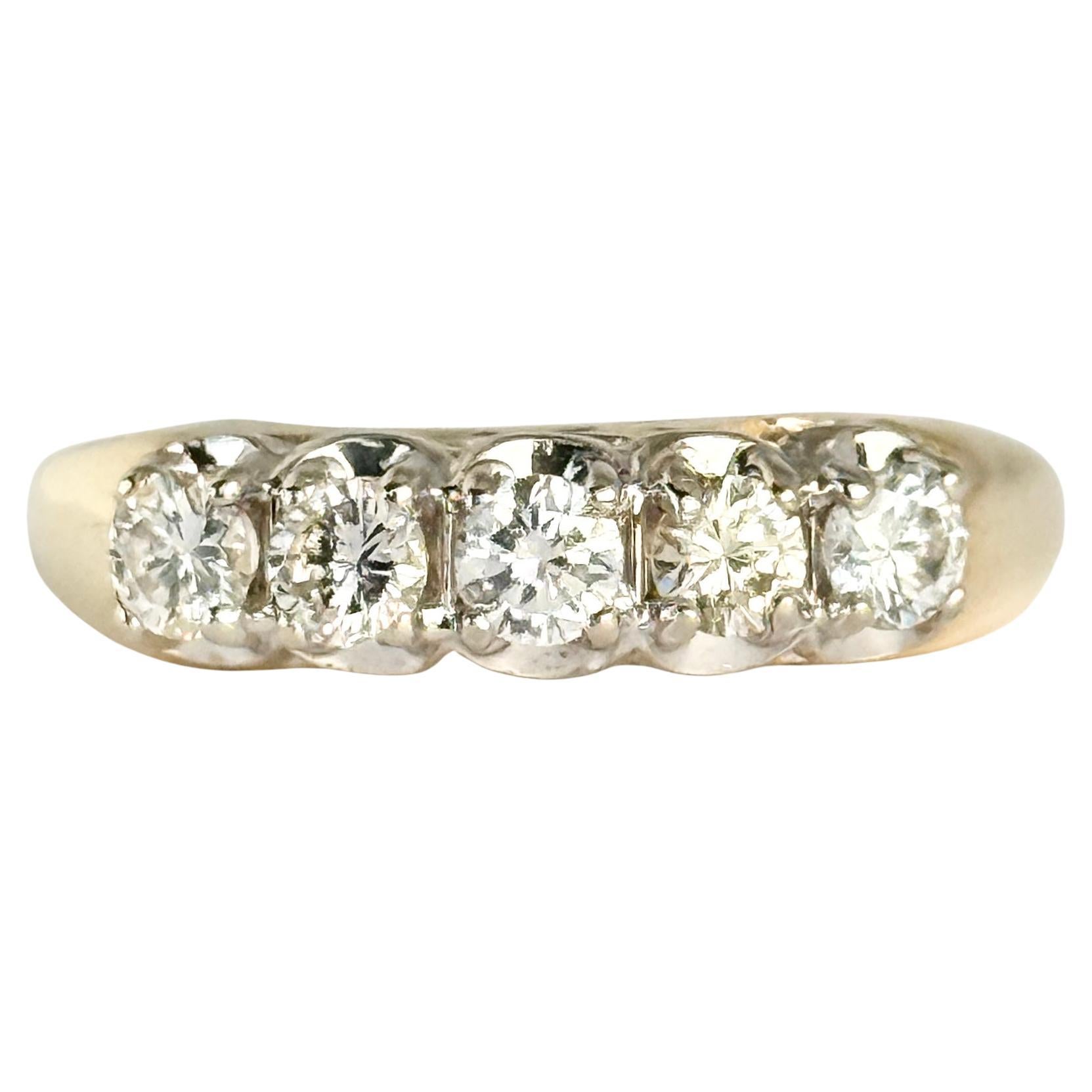 Vintage Diamond and 14 Carat Gold Five-Stone Band Ring (bague à cinq pierres en or 14 carats et diamants)