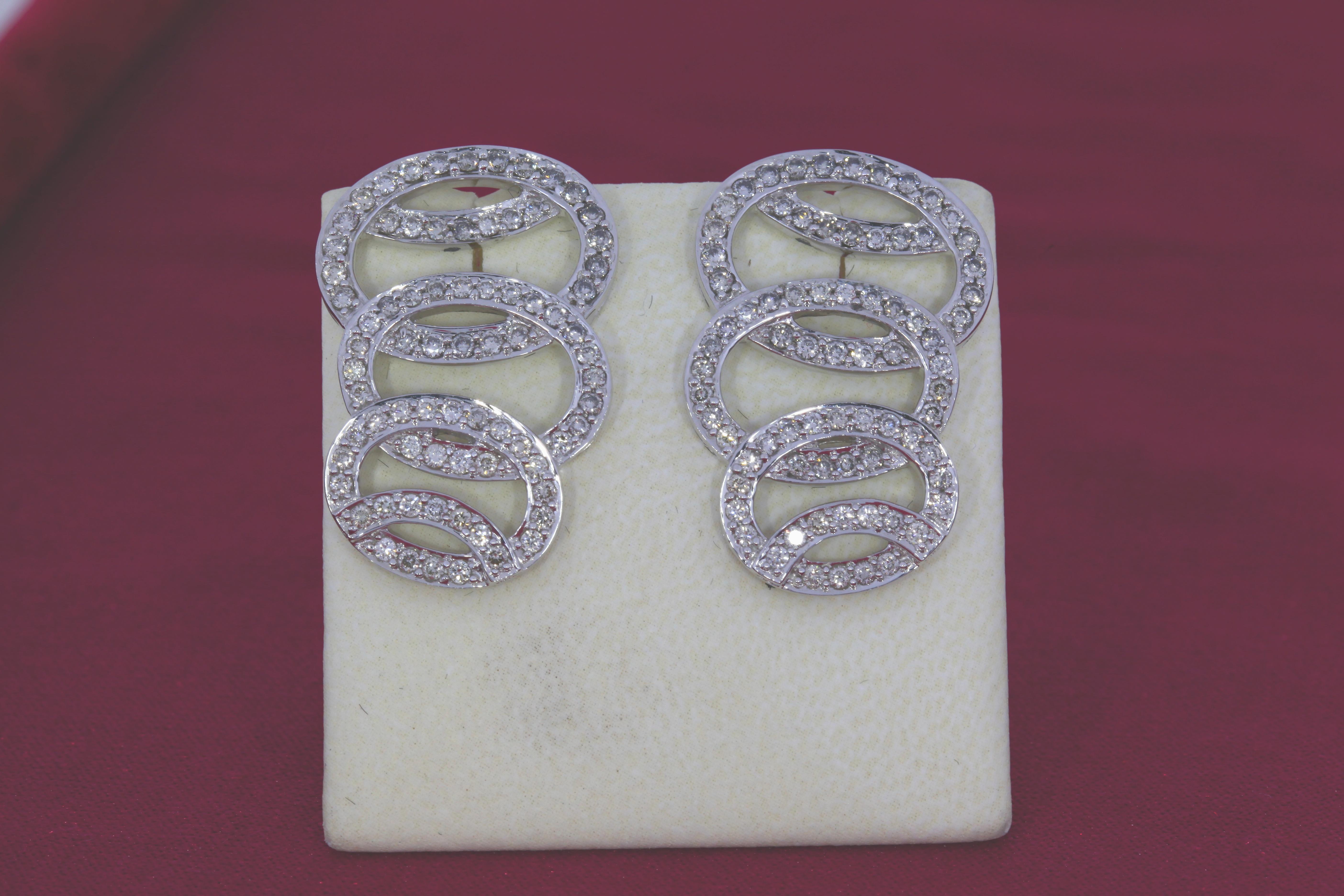 Vintage Diamond and 14 Karat White Gold Earrings In Good Condition For Sale In New York, NY
