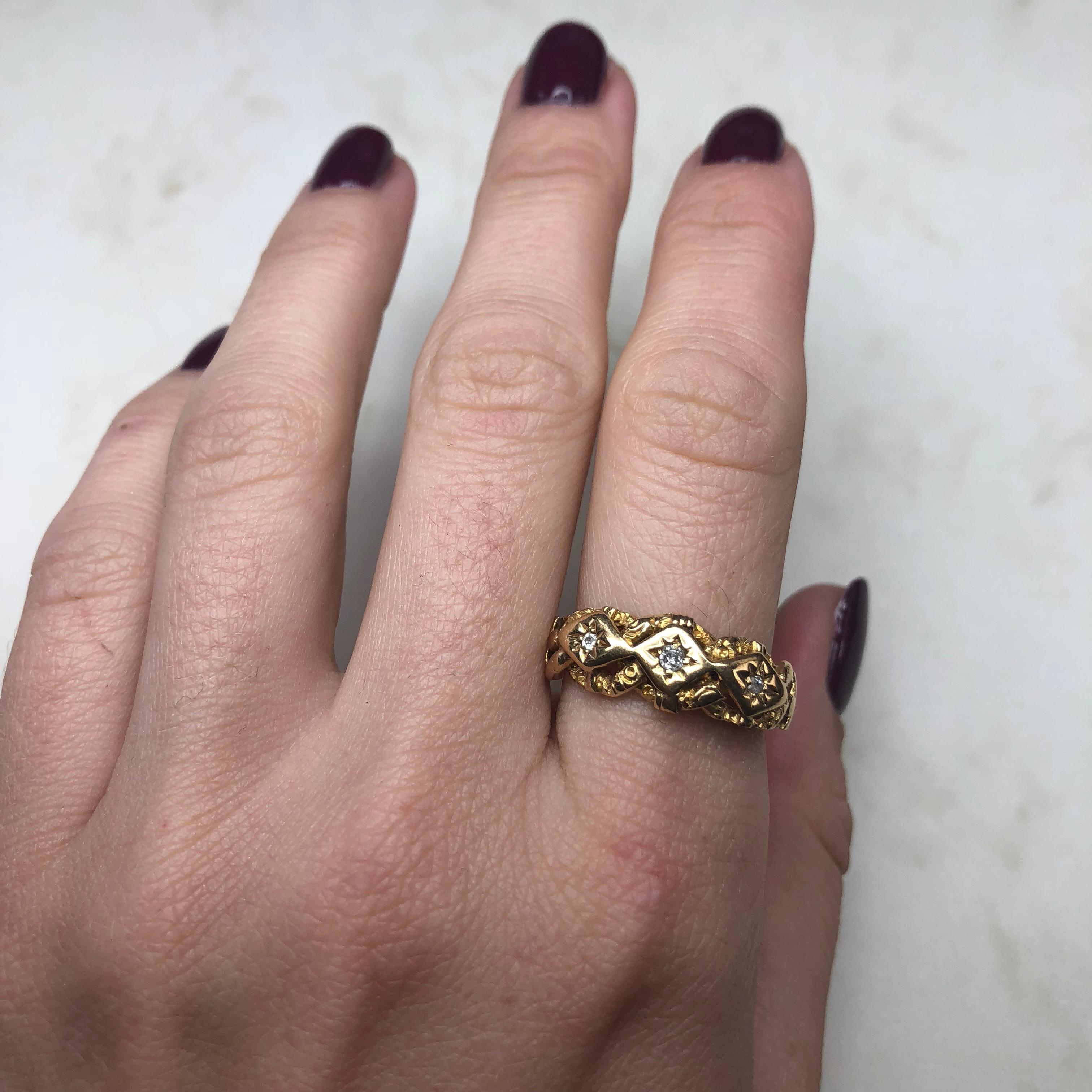 Vintage Diamond and 18 Carat Chain Detail Gypsy Ring In Good Condition In Chipping Campden, GB