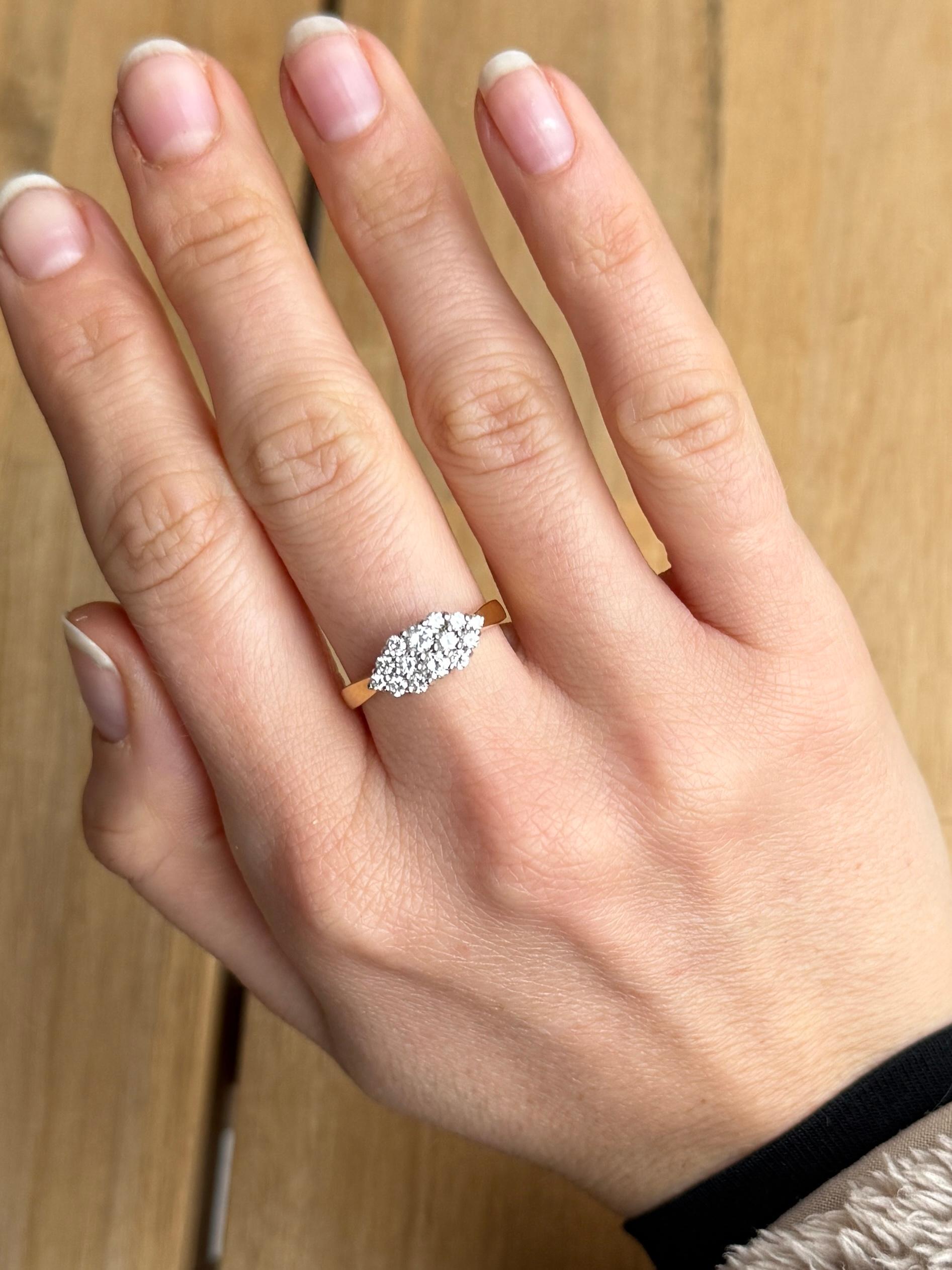 Vintage Diamond and 18 Carat Gold Cluster Panel Ring For Sale 1