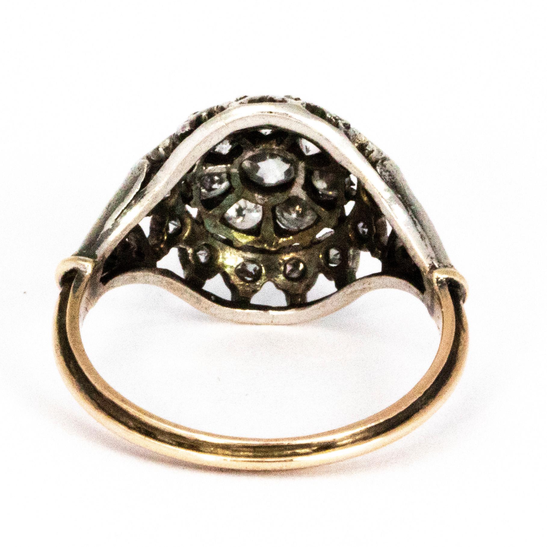 Vintage Diamant und 18 Karat Gold Cluster Ring (Rundschliff) im Angebot