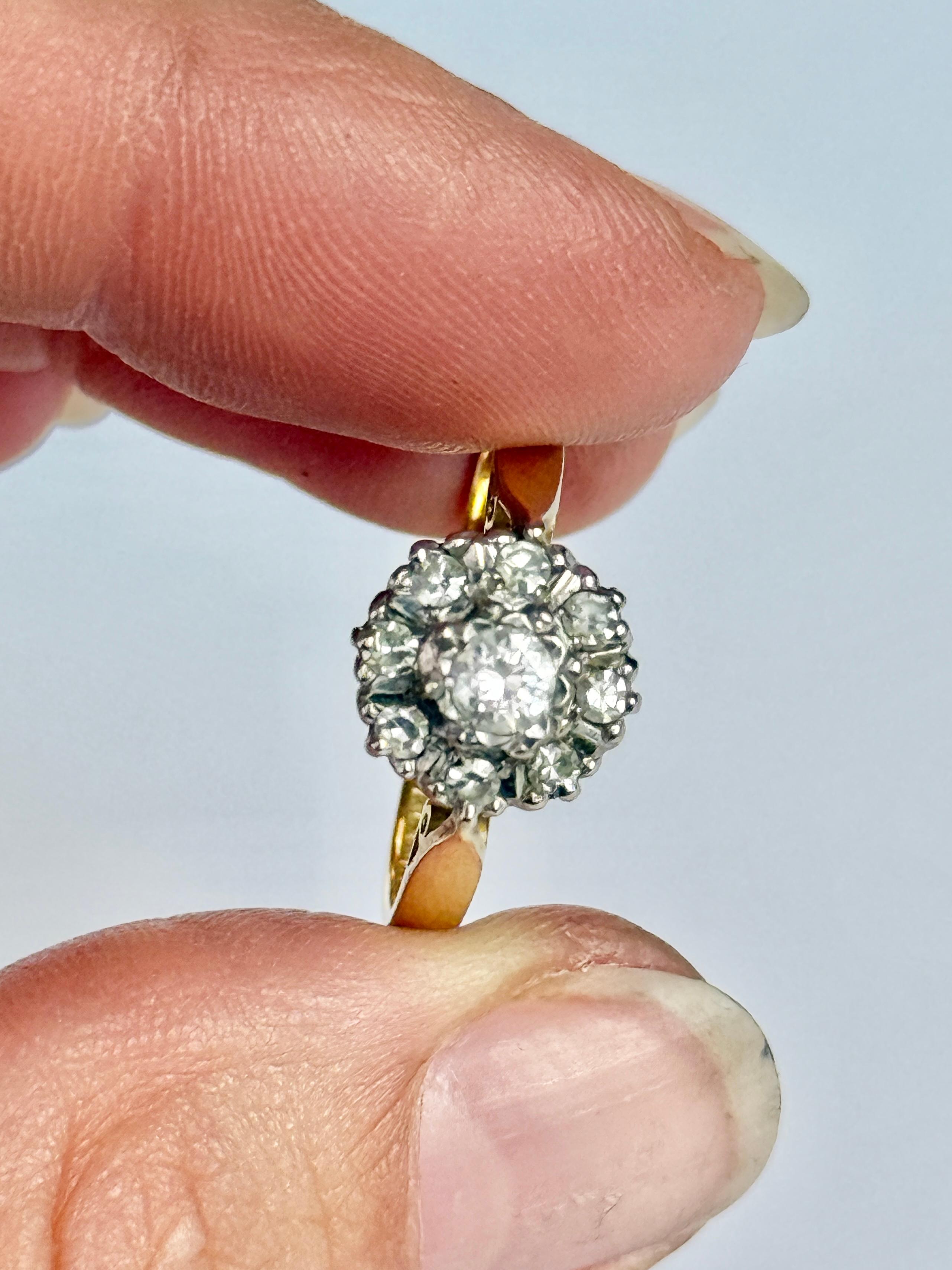 Vintage Diamond and 18 Carat Gold Cluster Ring In Good Condition For Sale In Chipping Campden, GB
