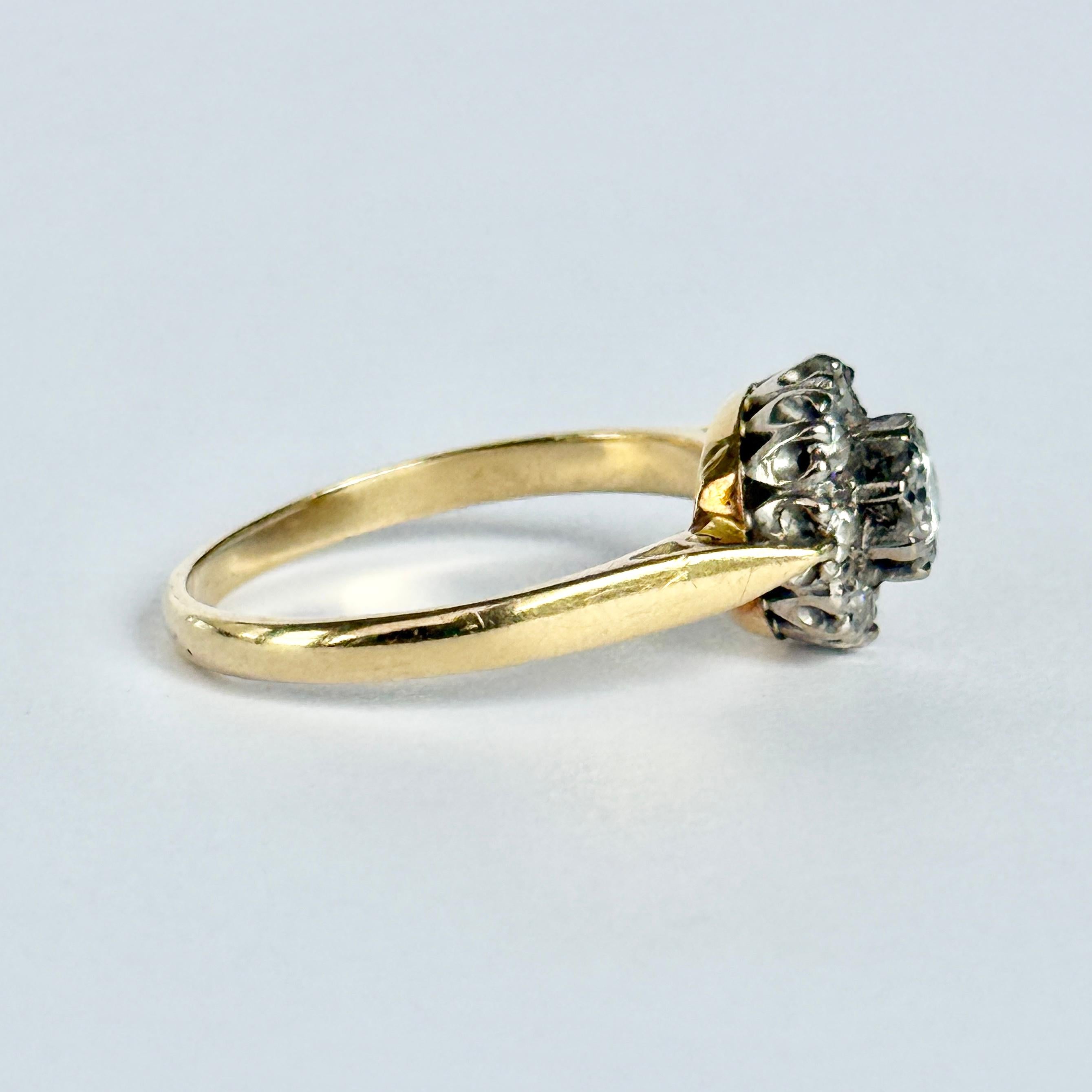 Vintage Diamond and 18 Carat Gold Cluster Ring For Sale 2