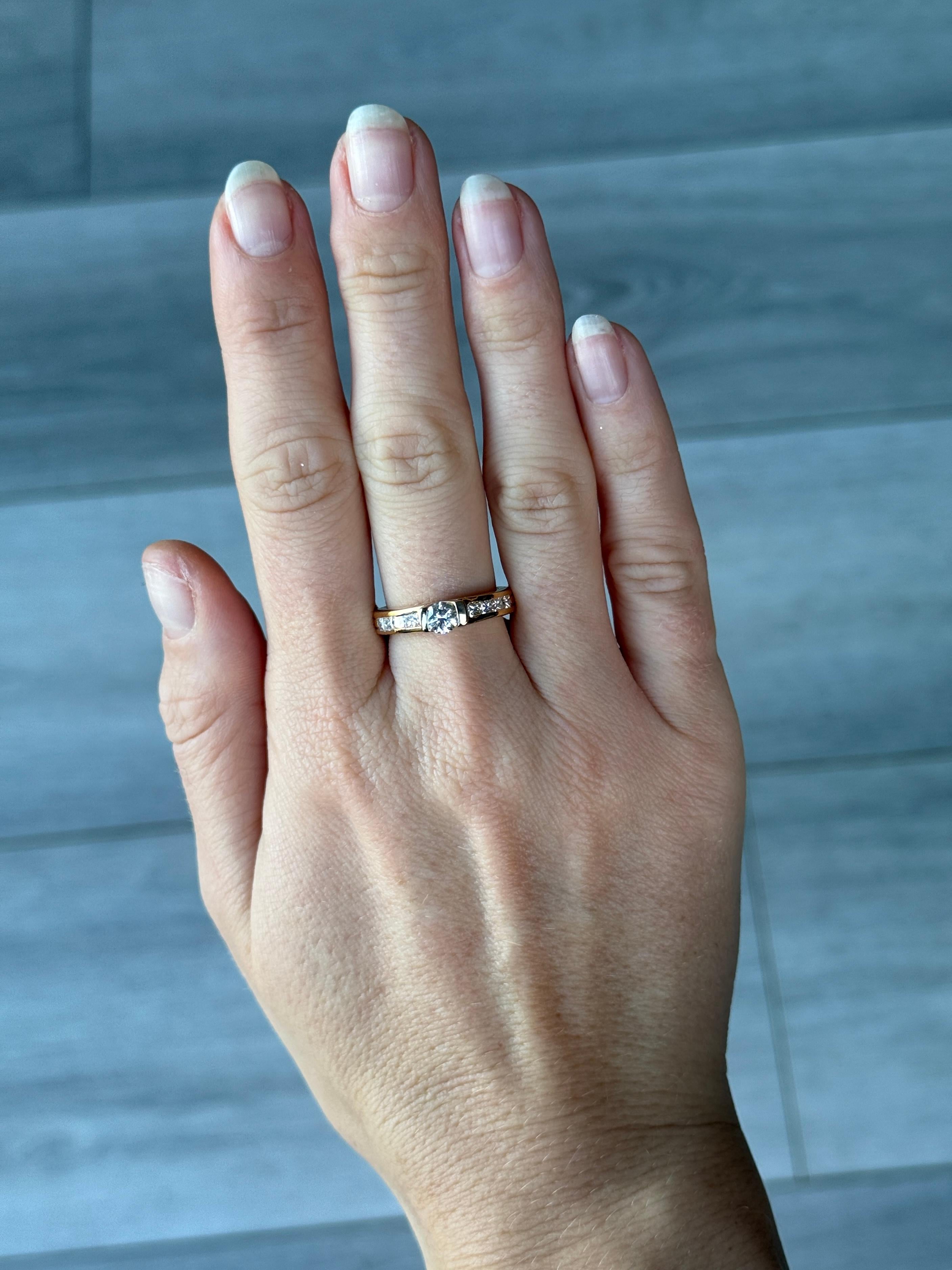 Vintage Diamond and 18 Carat Gold Solitaire Ring im Angebot 1