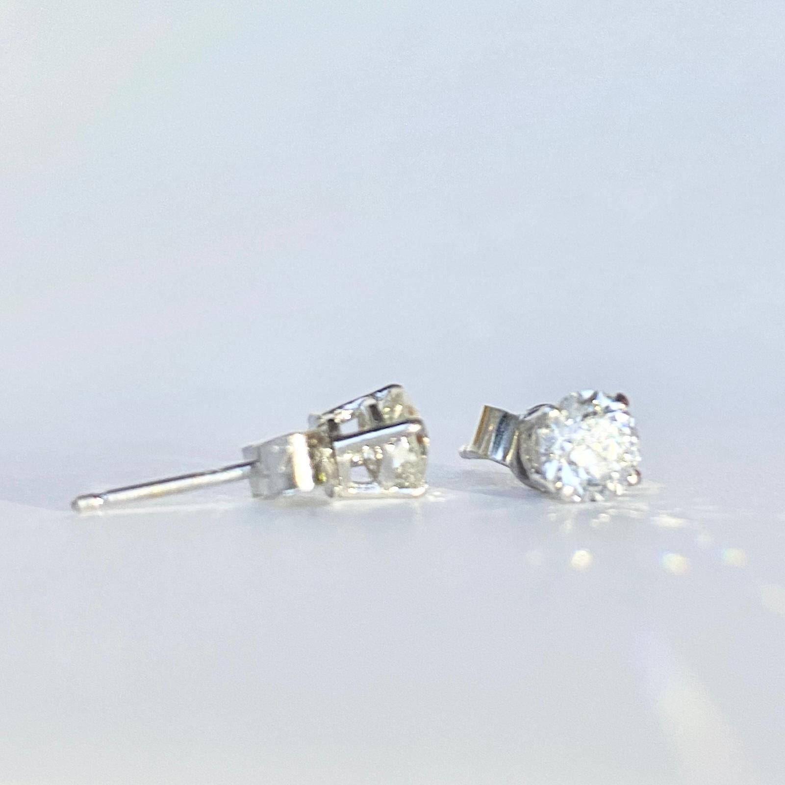 Modern Vintage Diamond and 18 Carat Gold Stud Earrings For Sale