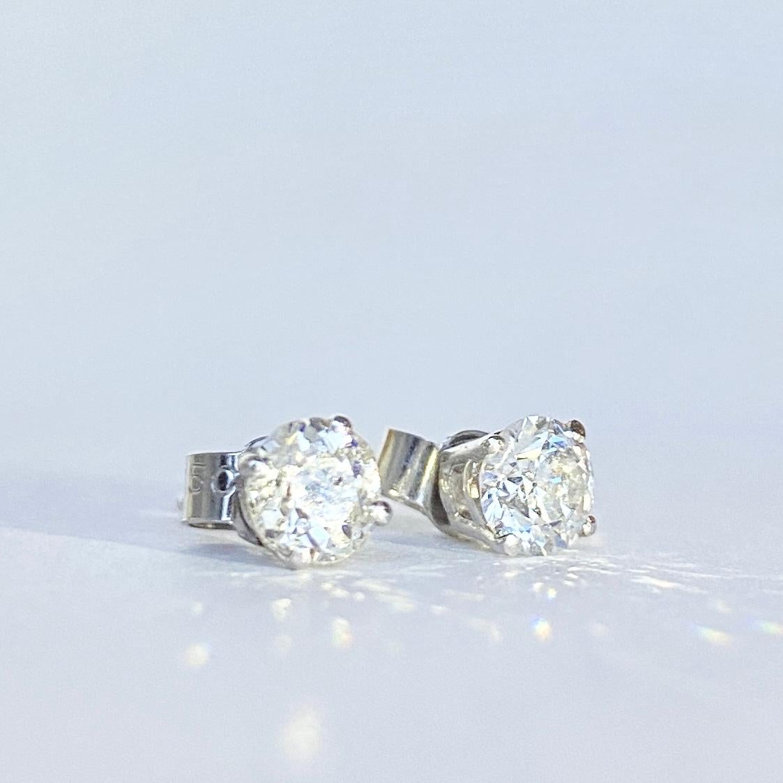 Taille brillant Clous d'oreilles vintage en or 18 carats et diamants en vente