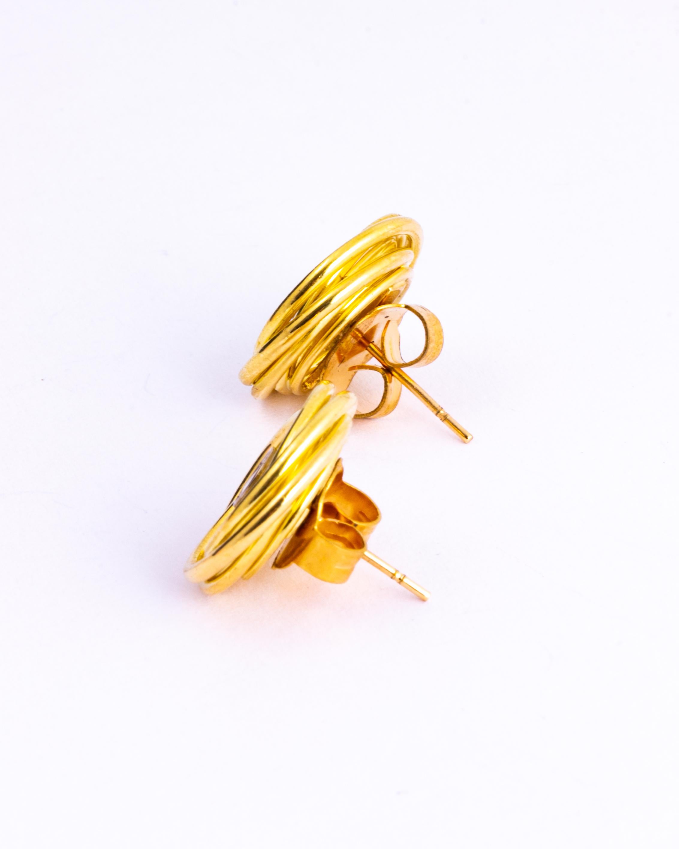Diamant- und 18 Karat Gold-Ohrringe mit Wirbel (Moderne) im Angebot