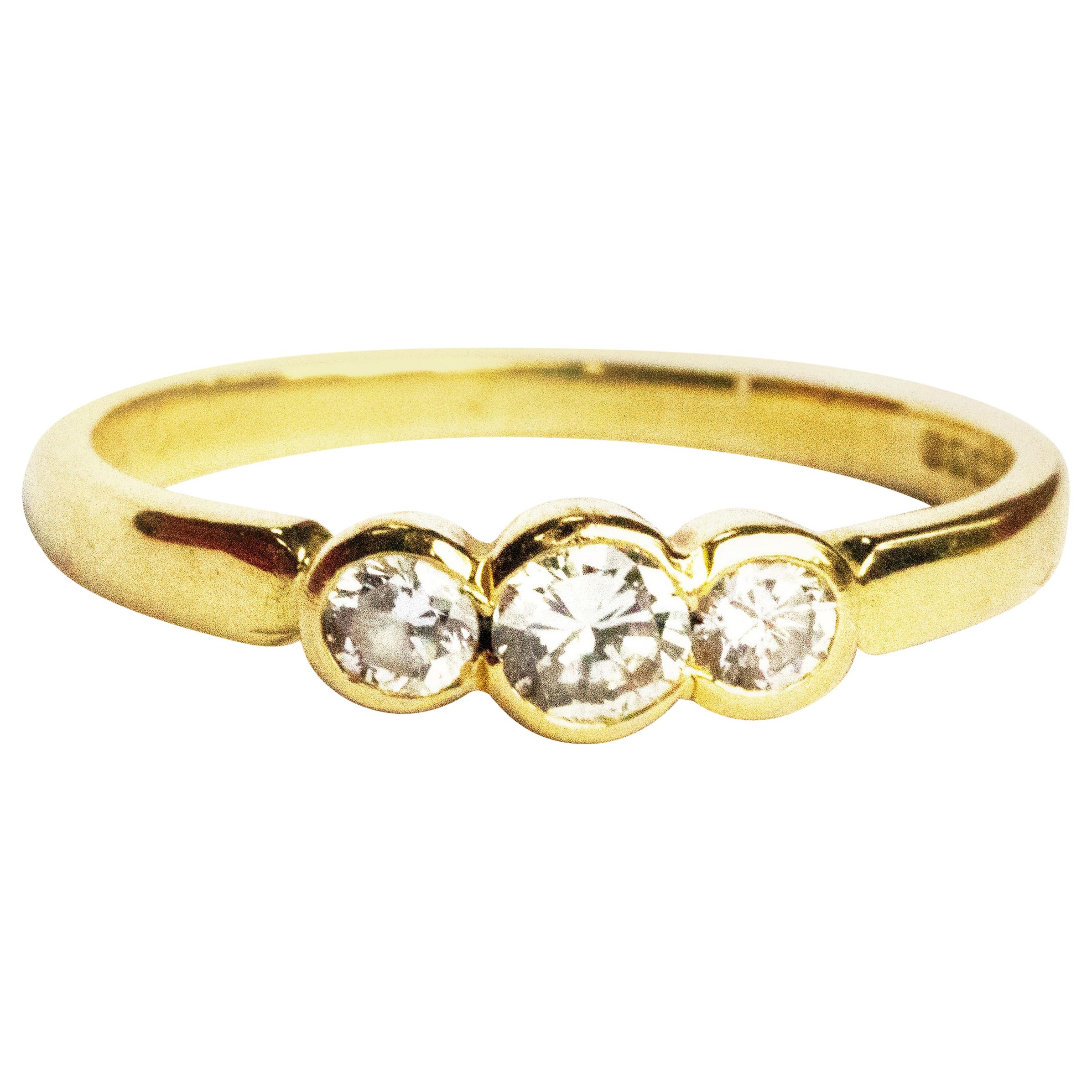 Vintage Diamant und 18 Karat Gold Drei-Stein im Angebot