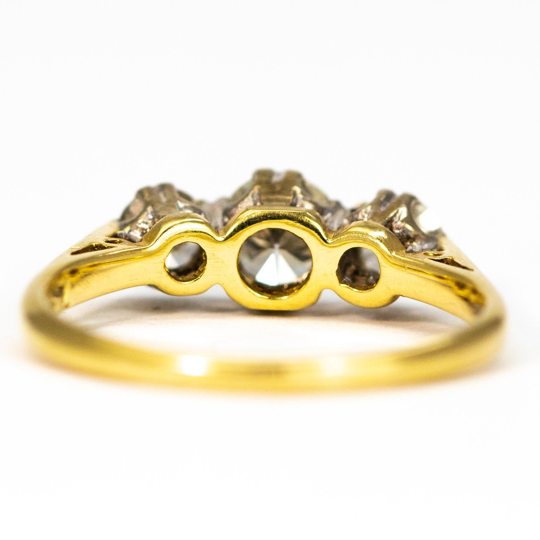 Vintage Diamond and 18 Carat Gold Three-Stone Ring In Good Condition In Chipping Campden, GB