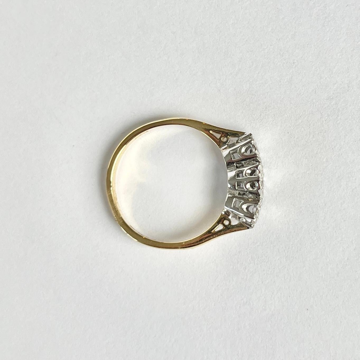 Dreisteiniger Vintage-Ring aus Diamanten und 18 Karat Gold (Rundschliff) im Angebot