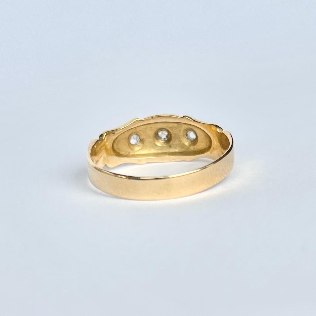 Dreisteiniger Vintage-Ring aus Diamanten und 18 Karat Gold im Zustand „Gut“ im Angebot in Chipping Campden, GB