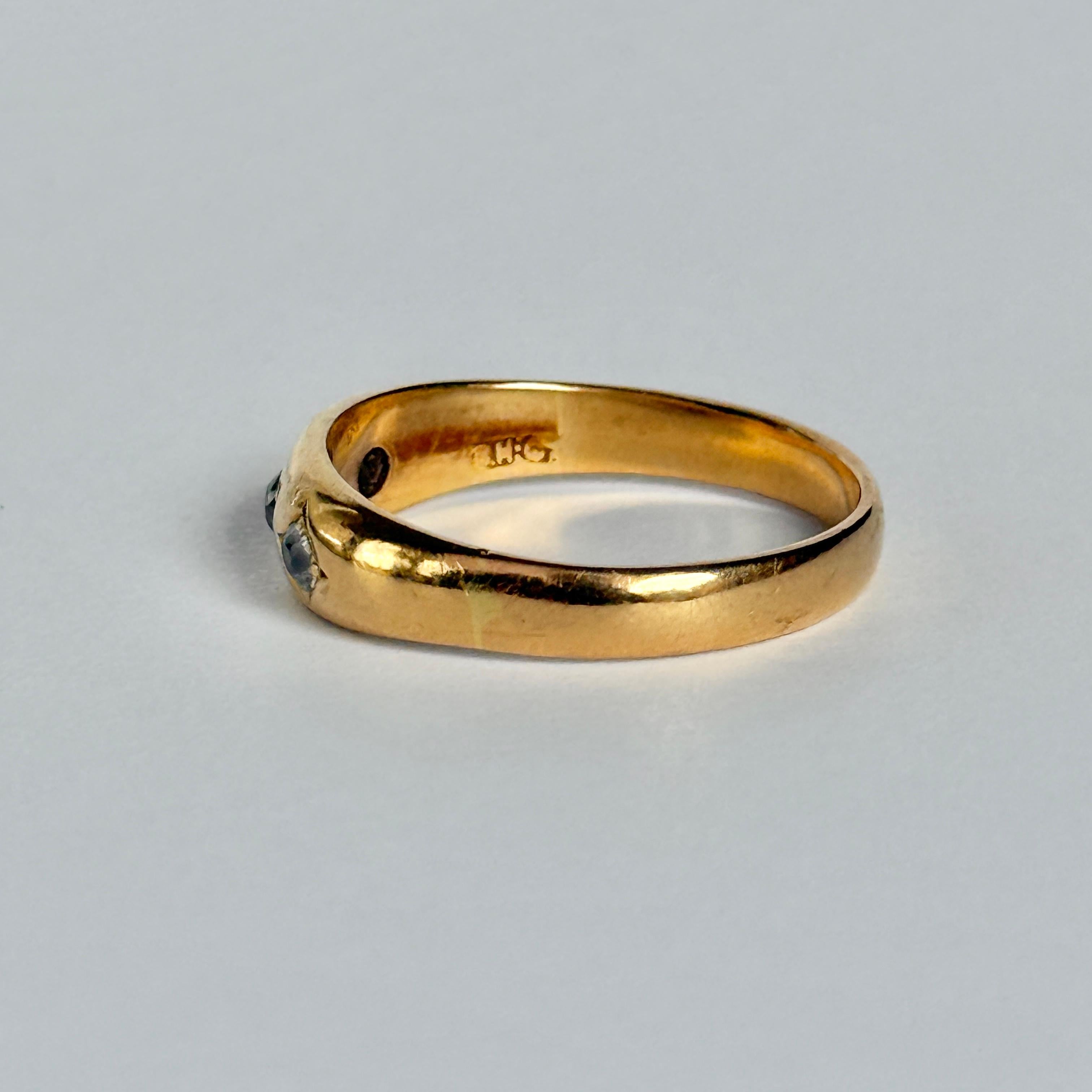 Round Cut Vintage Diamond and 18 Carat Gold Three-Stone Star Setting Ring For Sale