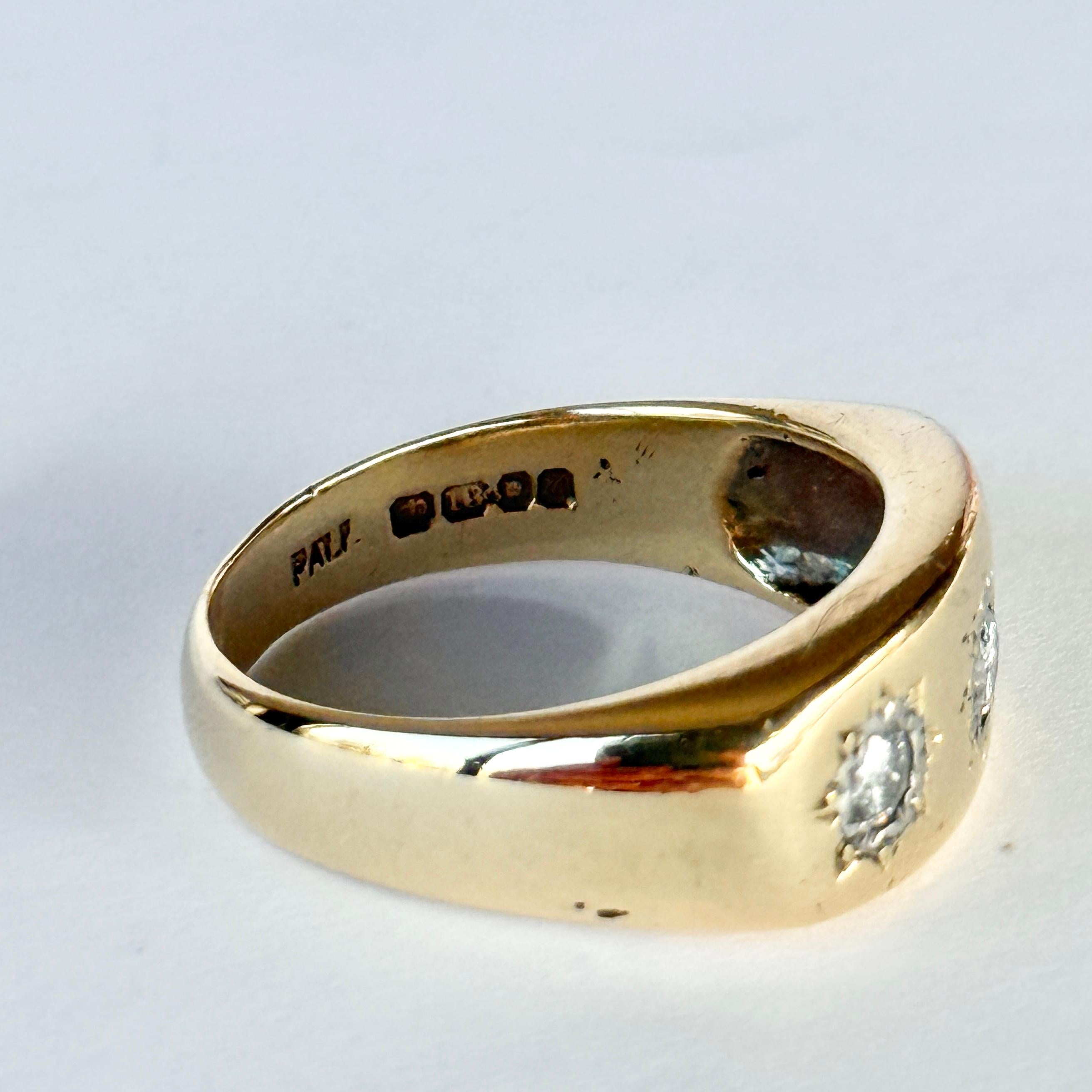 Anello d'epoca con diamanti e tre pietre in oro 18 carati con incastonatura a stella in vendita 1