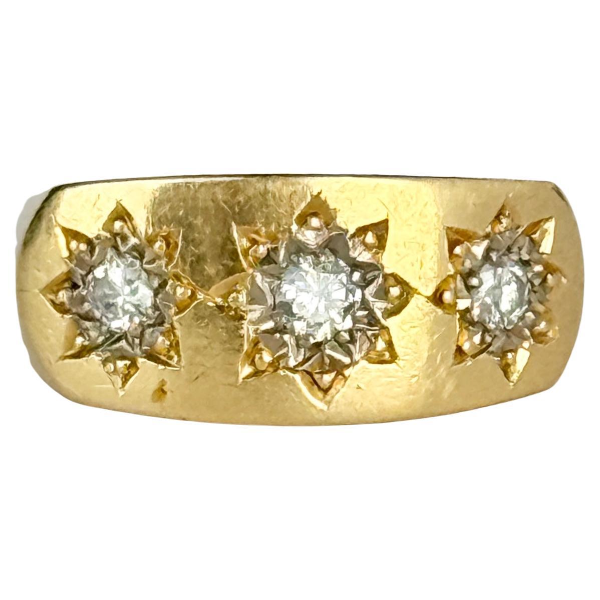 Bague vintage sertie d'étoiles à trois pierres en or 18 carats et diamant en vente