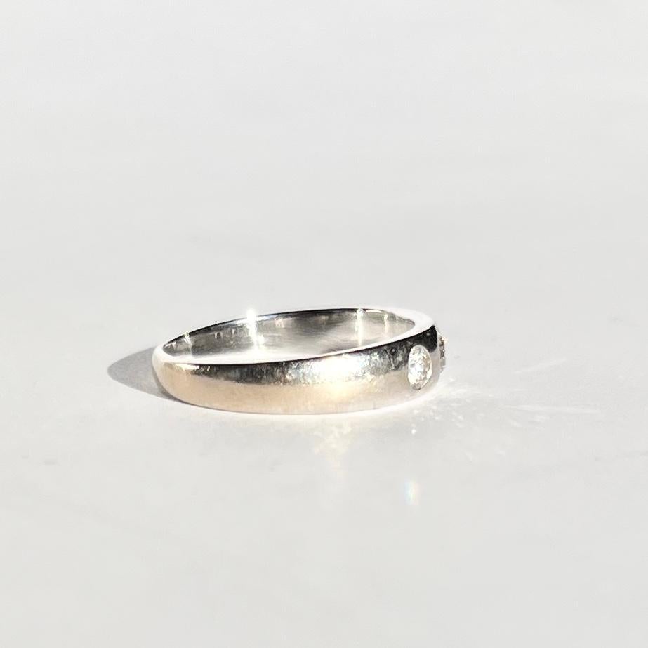 Vintage Diamond and 18 Carat White Gold Band Ring In Good Condition For Sale In Chipping Campden, GB