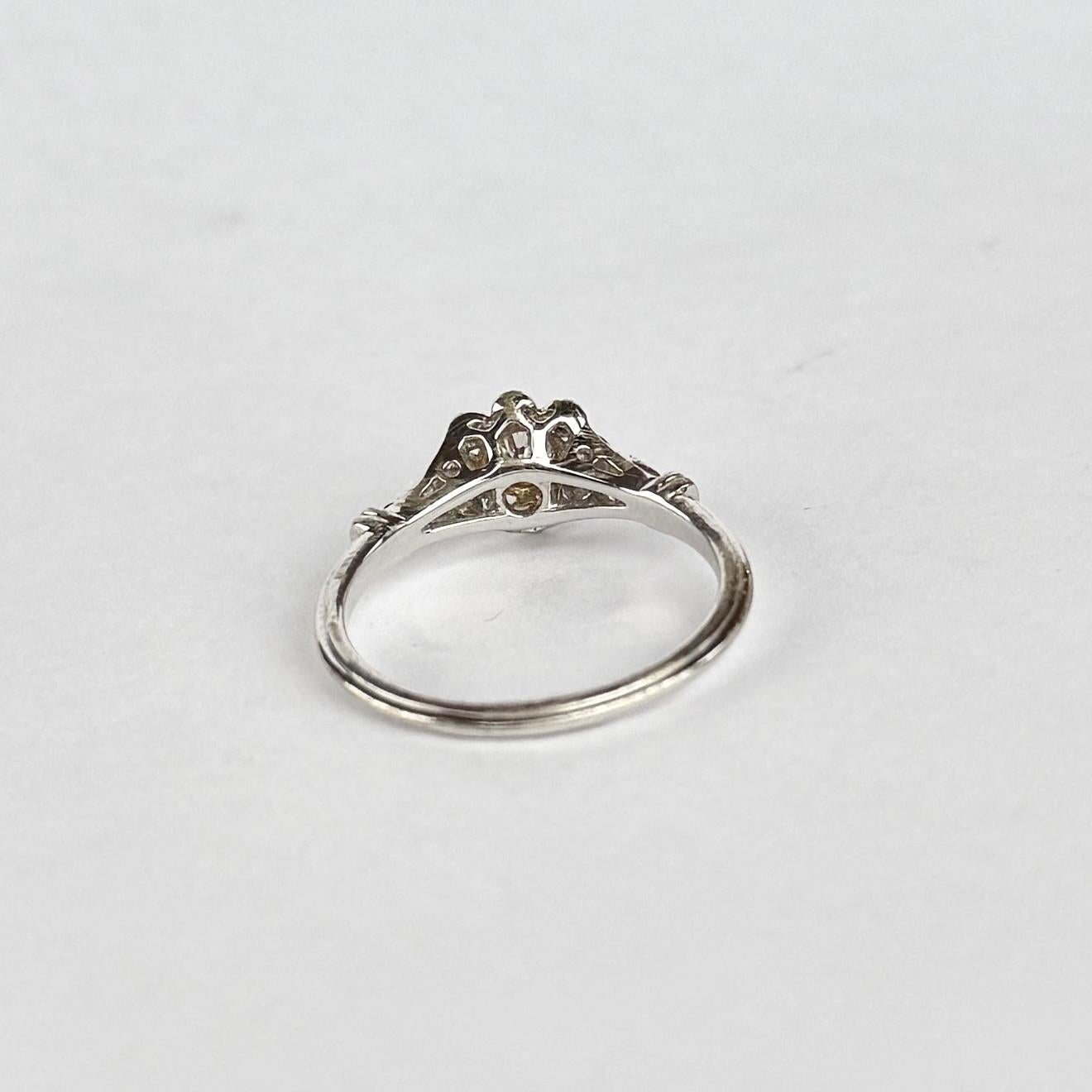 Bague marguerite vintage en or blanc 18 carats et diamants Pour femmes en vente