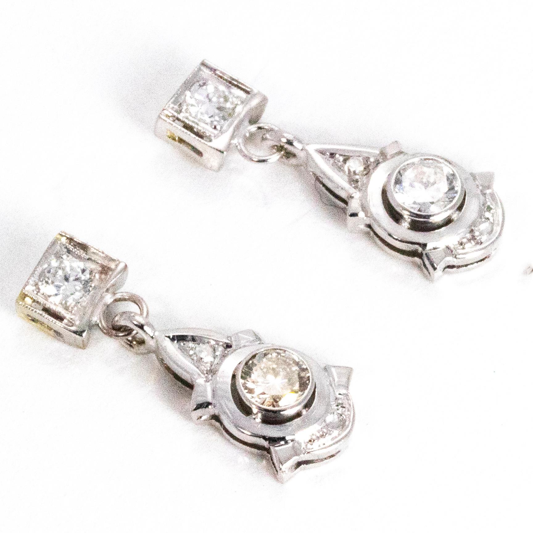 These stunning drop earrings boast a total of 40pts worth of diamonds on each earring. The diamond on the stud measures 15pts and the diamond on the lower drop is 25pts. The style of these earrings are slightly art deco and boast so much