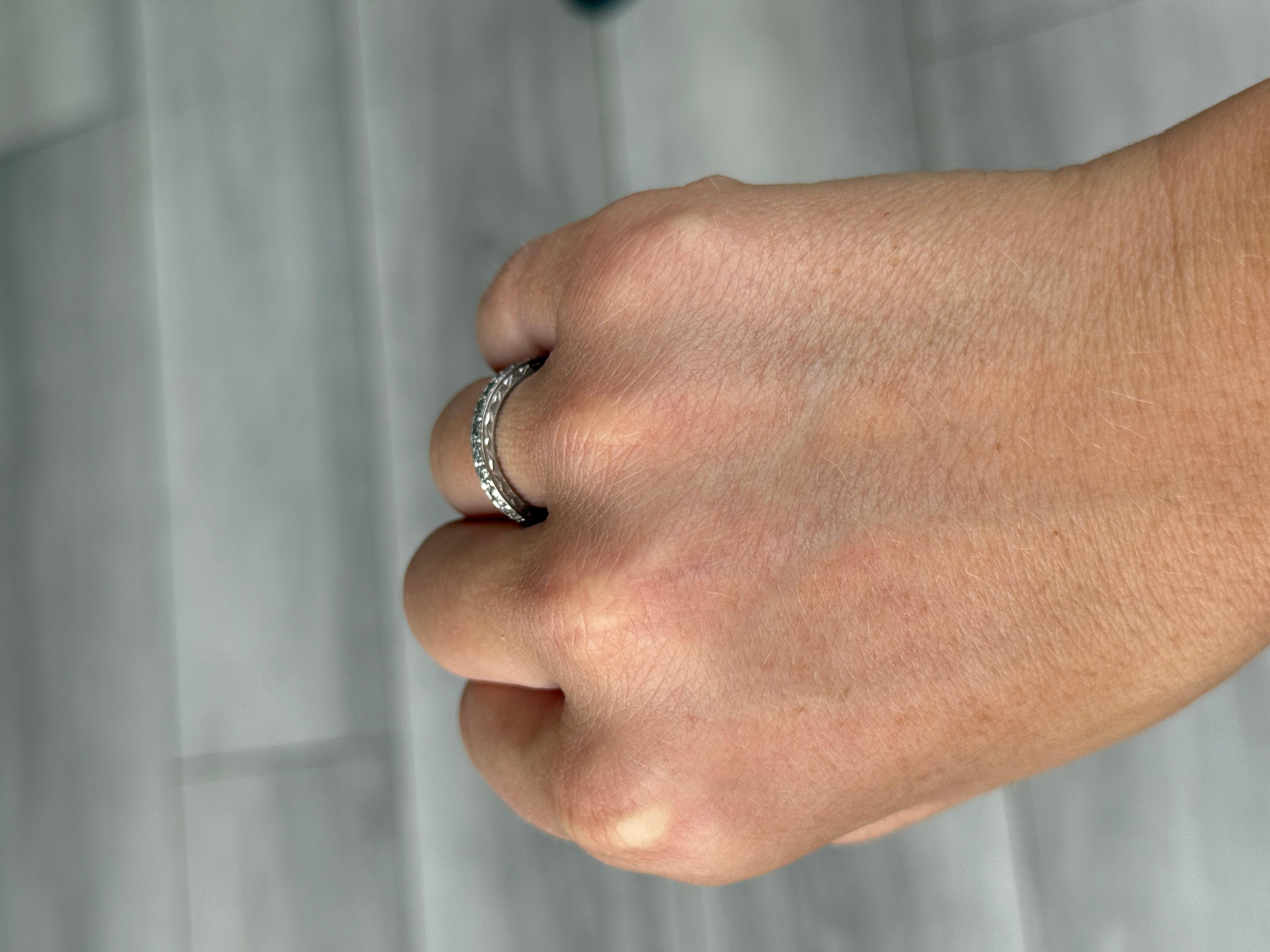 Art déco Bague d'éternité en or blanc 18 carats et diamant vintage en vente