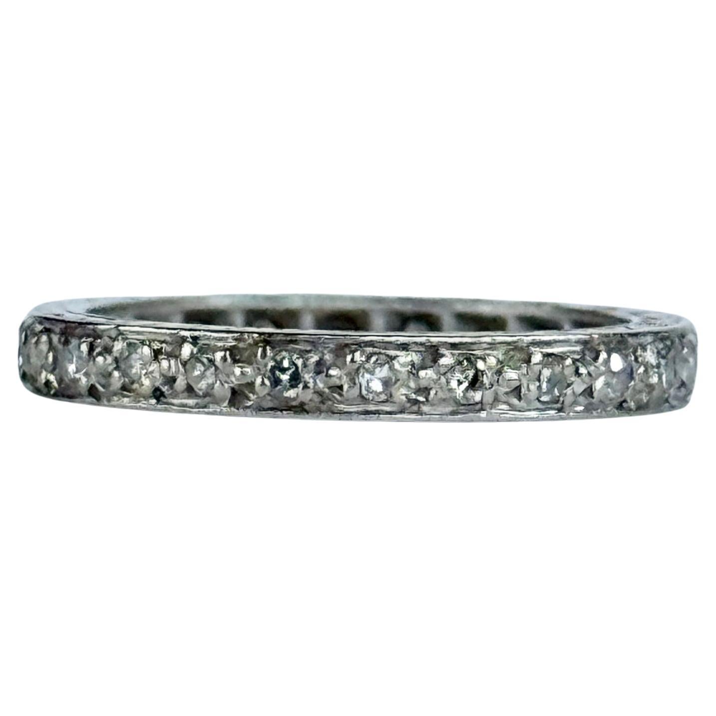 Bague d'éternité en or blanc 18 carats et diamant vintage en vente