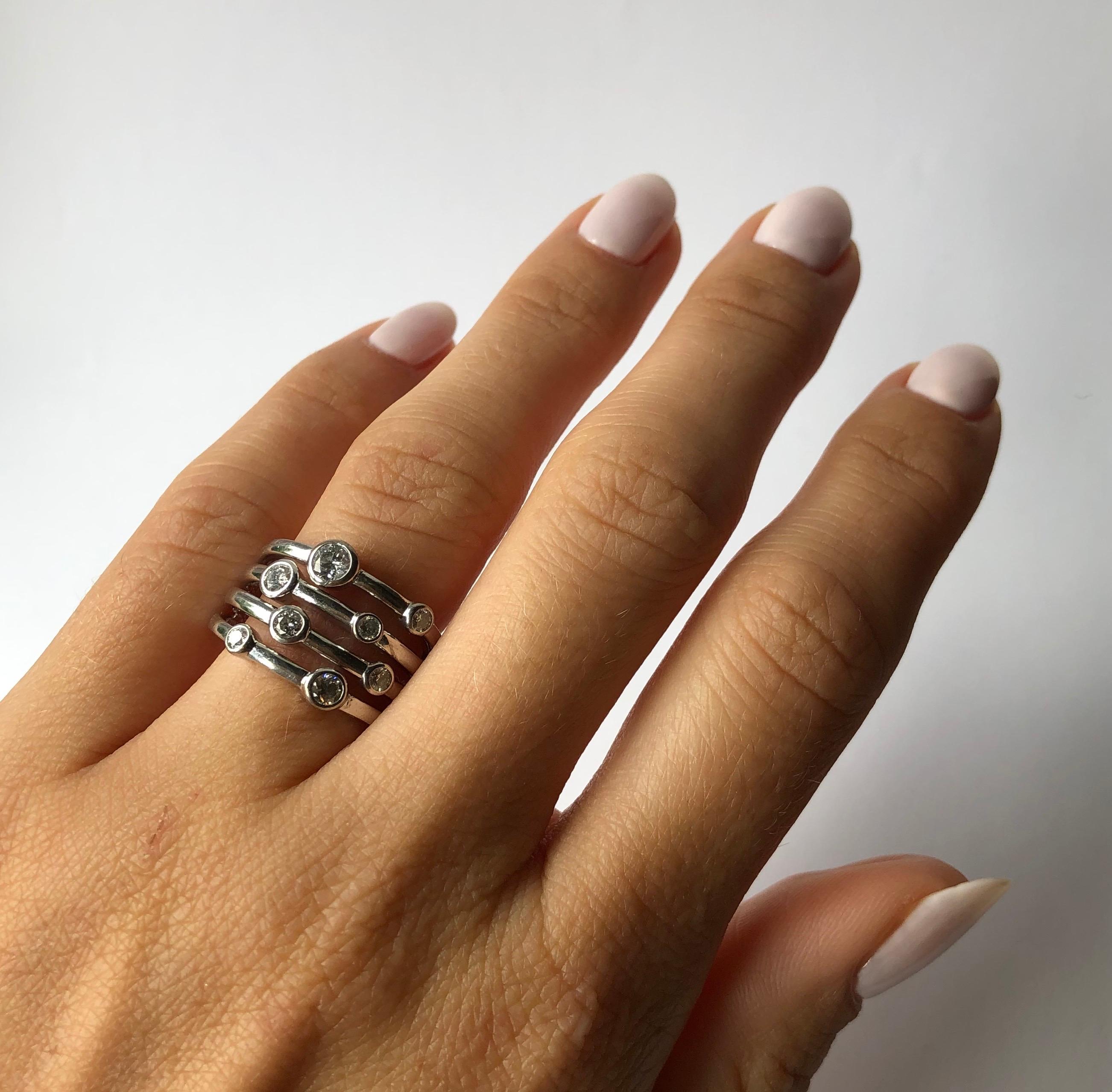 Vintage Diamond and 18 Carat White Gold Ring In Excellent Condition For Sale In Chipping Campden, GB