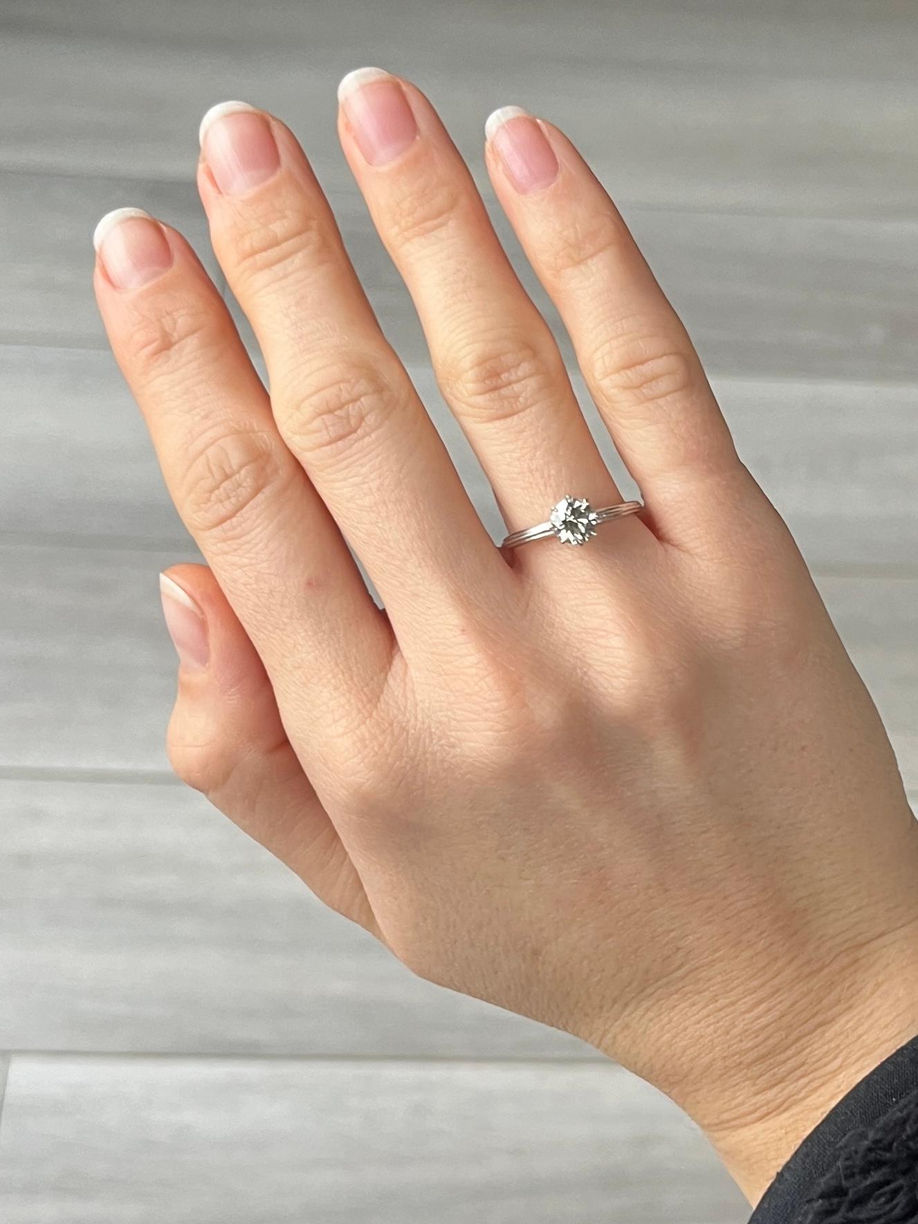 Round Cut Vintage Diamond and 18 Carat White Gold Solitaire Ring For Sale